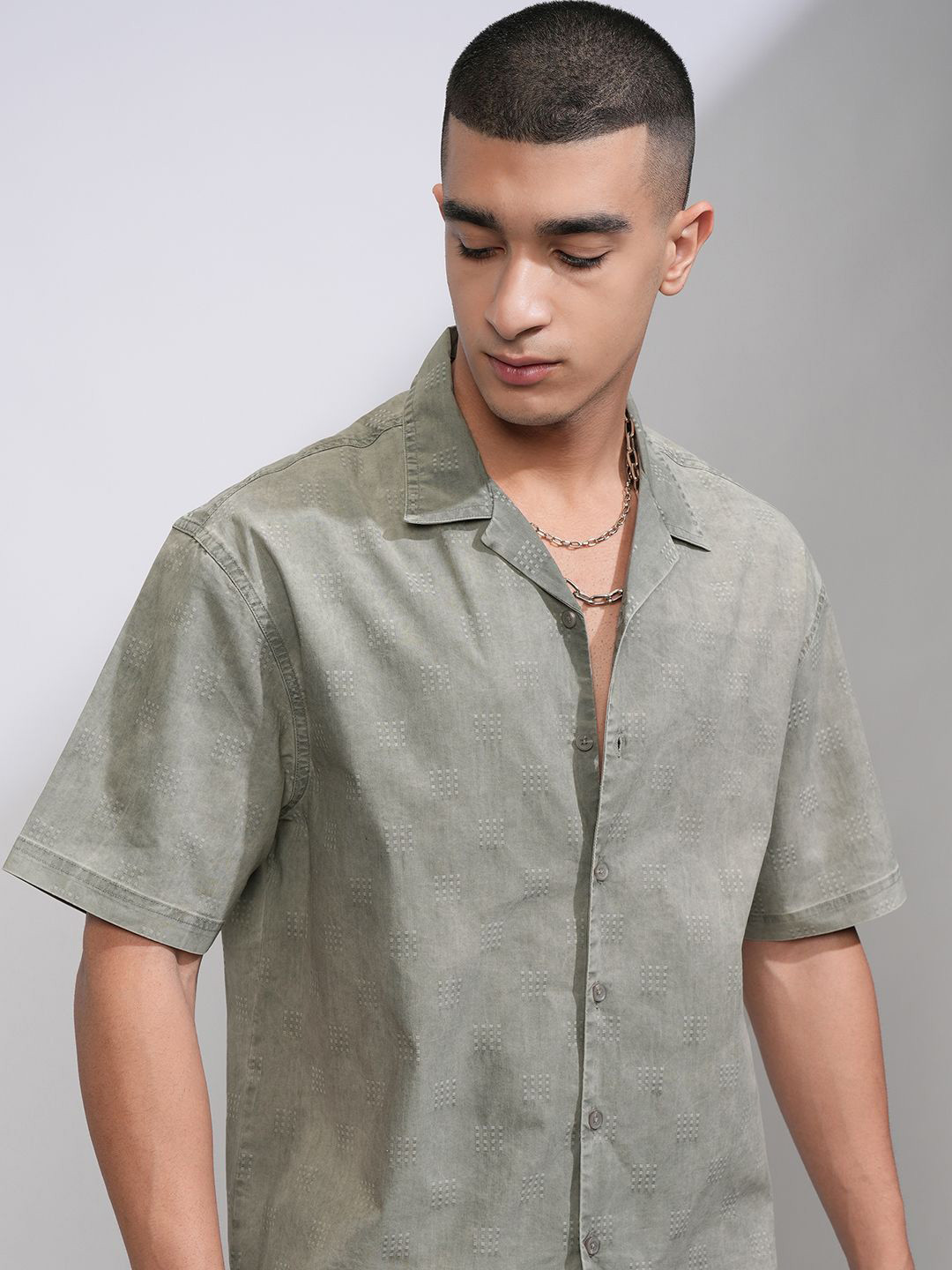 

HIGHLANDER Men Sulphur Washed Cuban Collar Oversized Shirt, Green