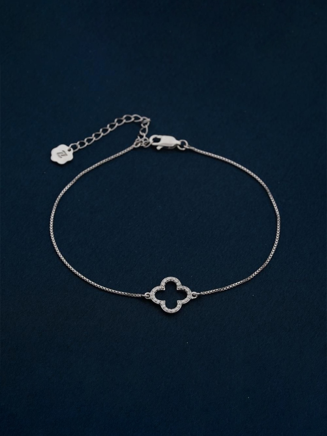 

Zalkari 925 Sterling Silver-Plated Stones Studded Grace Clover Single Anklet