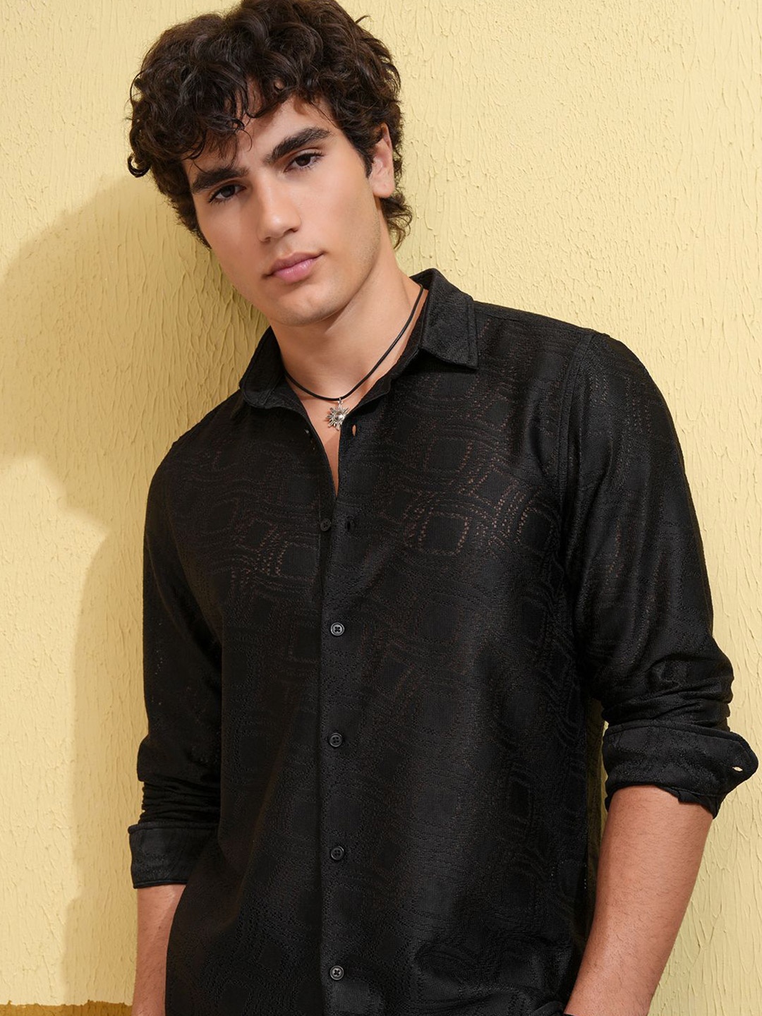 

HIGHLANDER Men Slim Fit Spread Collar Textured Casual Shirt, Black