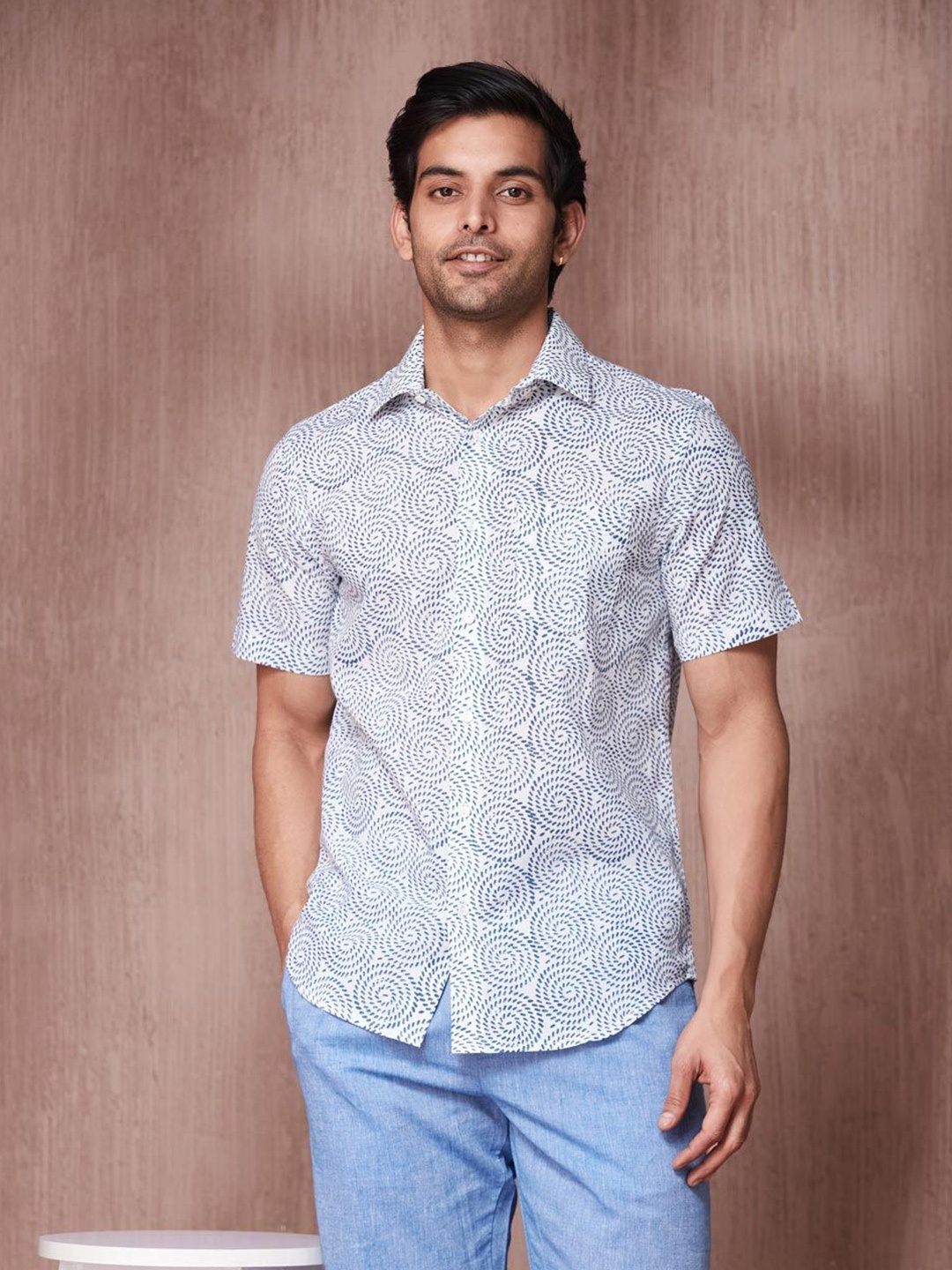 

Fabindia Men Slim Fit Spread Collar Geometric Printed Cotton Casual Shirt, White