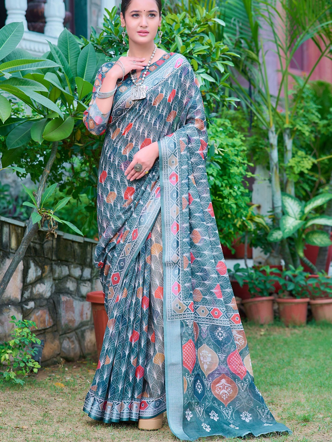 

Sidhidata Floral Block Print Saree, Navy blue