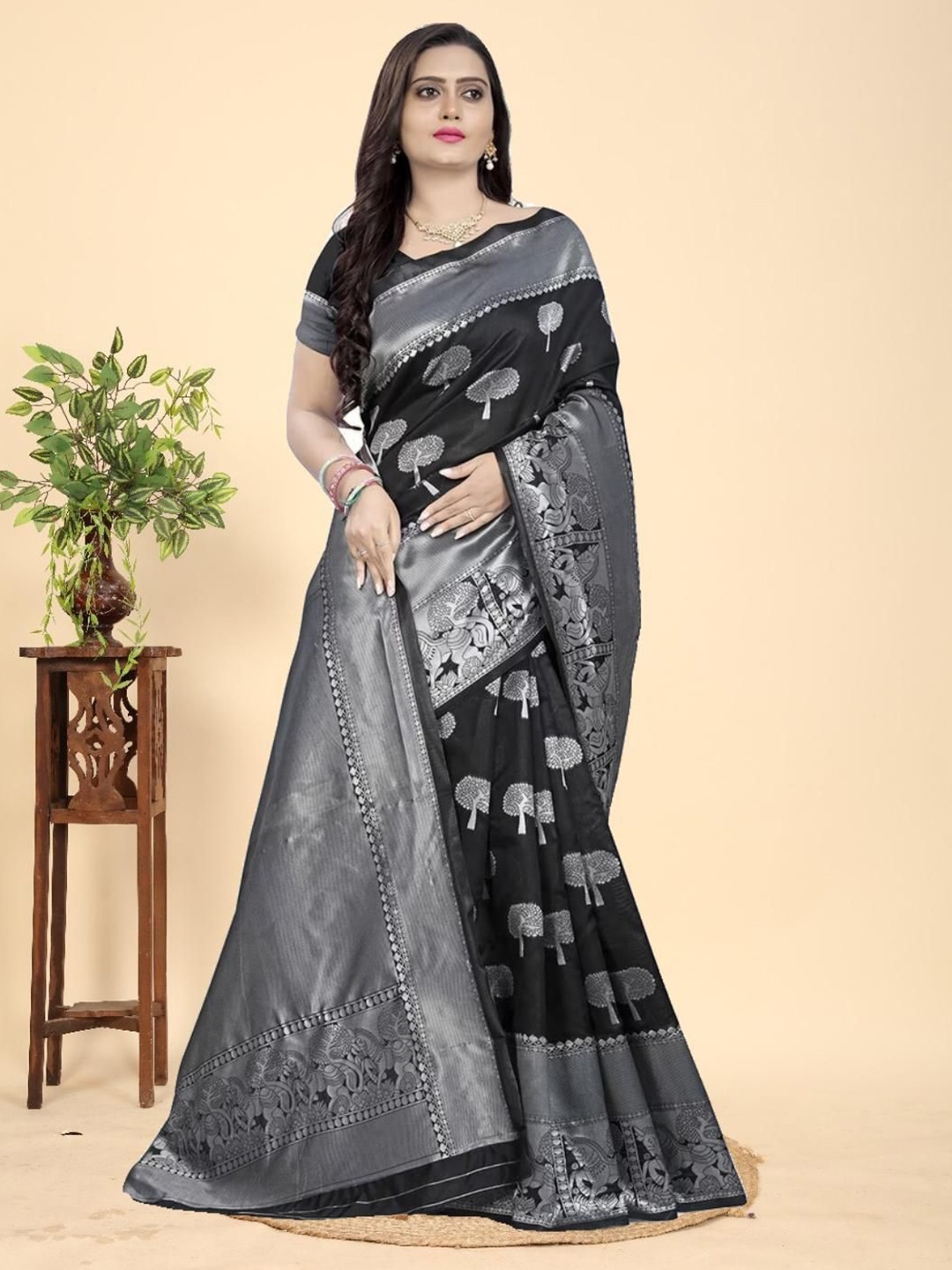 

GARIYA Woven Design Zari Kanjeevaram Saree, Black
