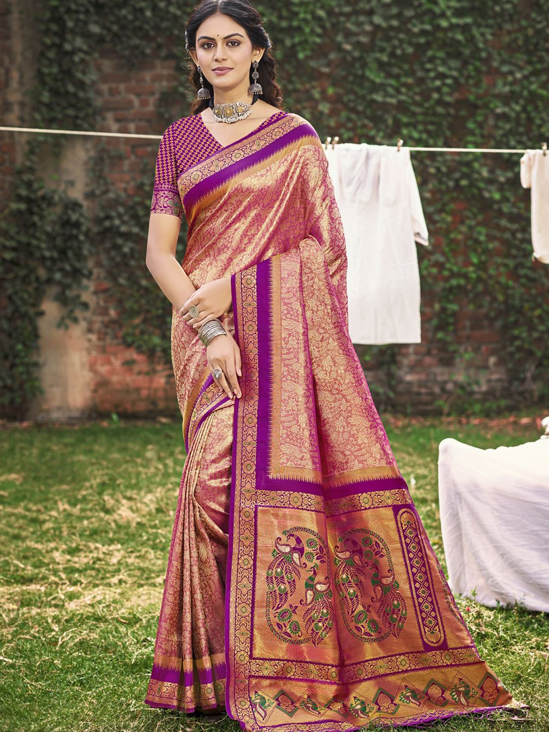 

SANGAM PRINTS Ethnic Motifs Woven Design Zari Banarasi Saree, Peach