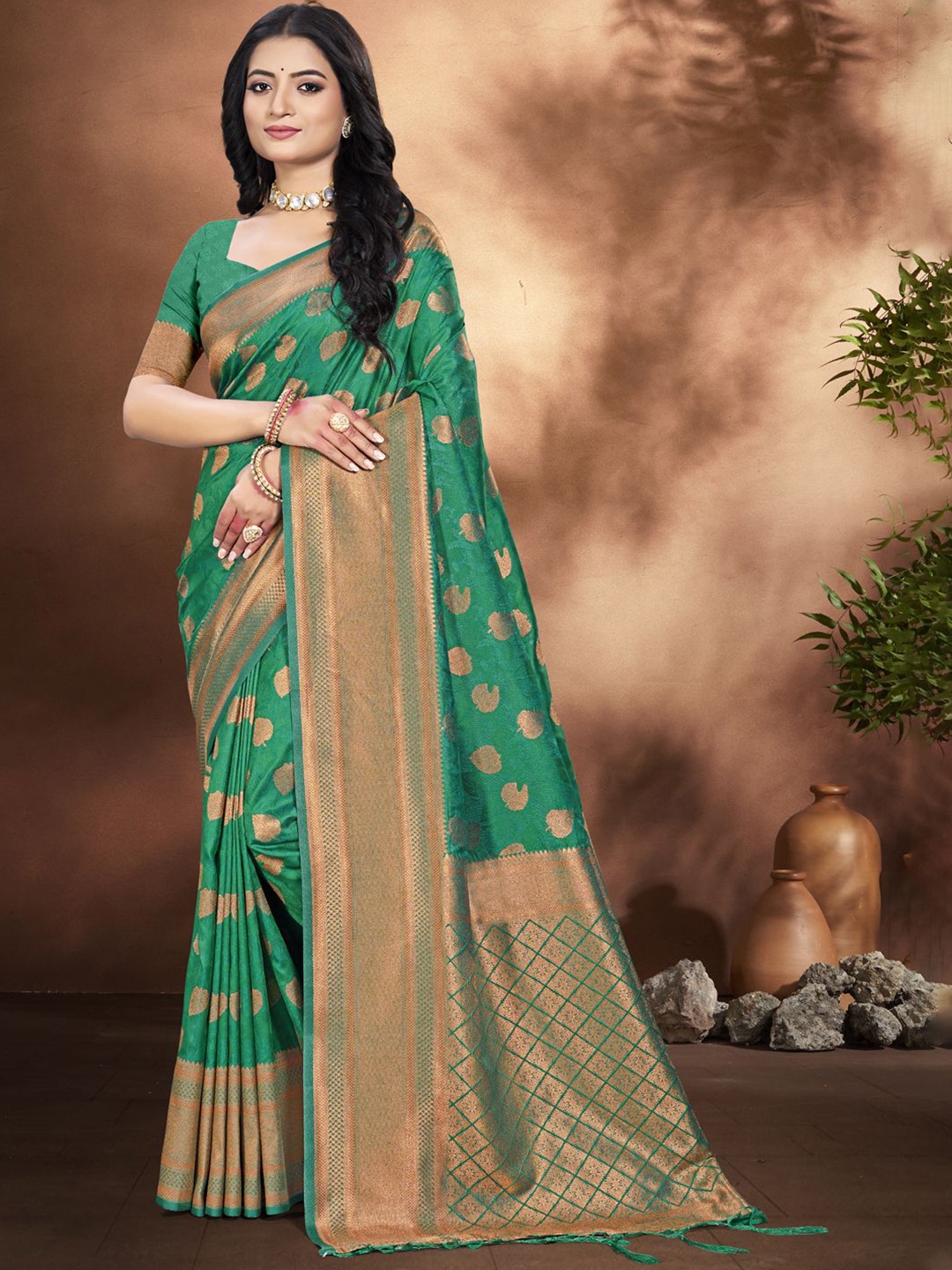 

SANGAM PRINTS Floral Woven Design Zari Tussar Saree, Green