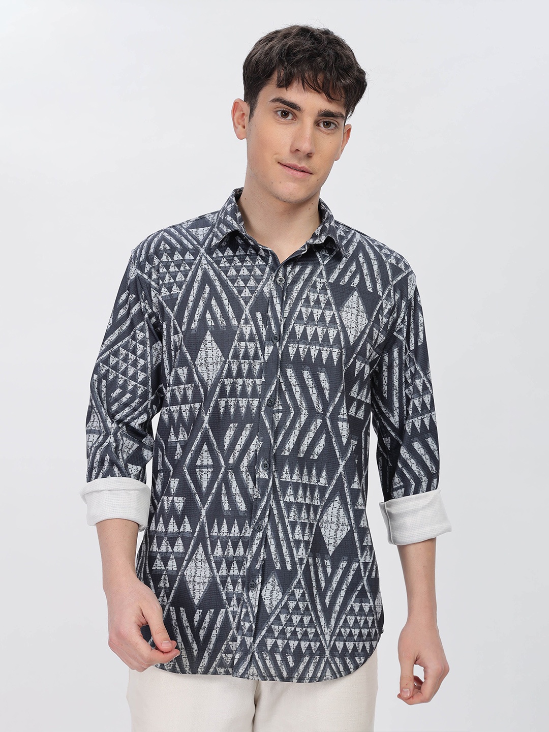 

BUMCHIQ Men Comfort Slim Fit Spread Collar Geometric Printed Casual Shirt, Grey