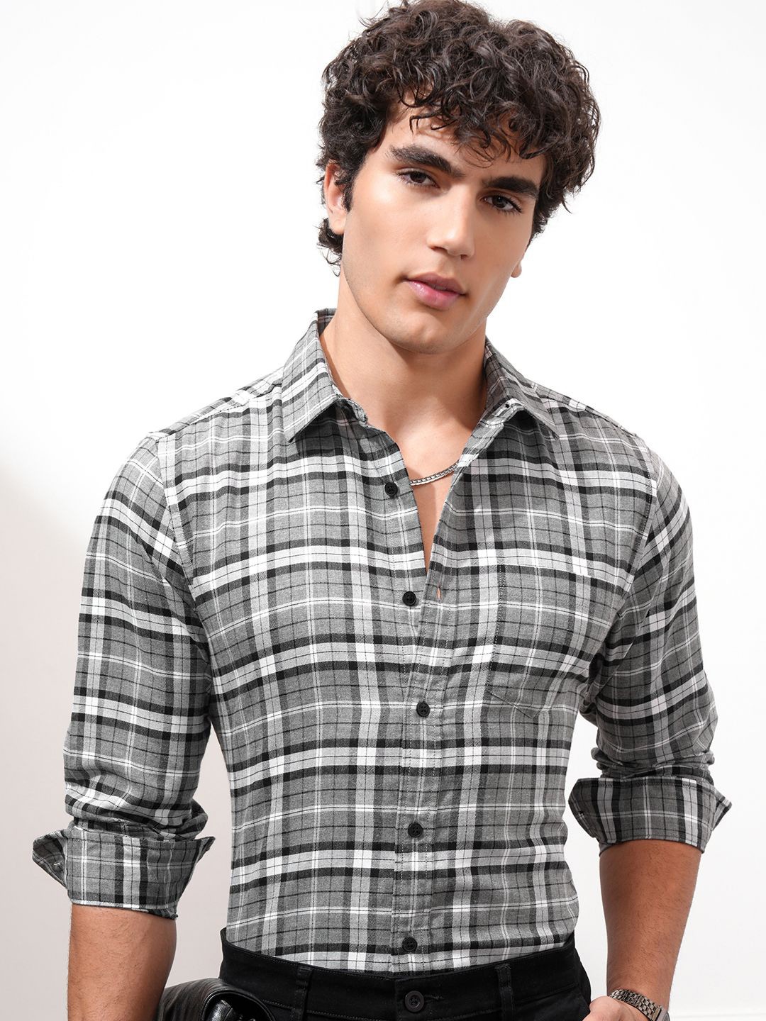 

HIGHLANDER Men Slim Fit Spread Collar Tartan Checked Cotton Casual Shirt, Grey