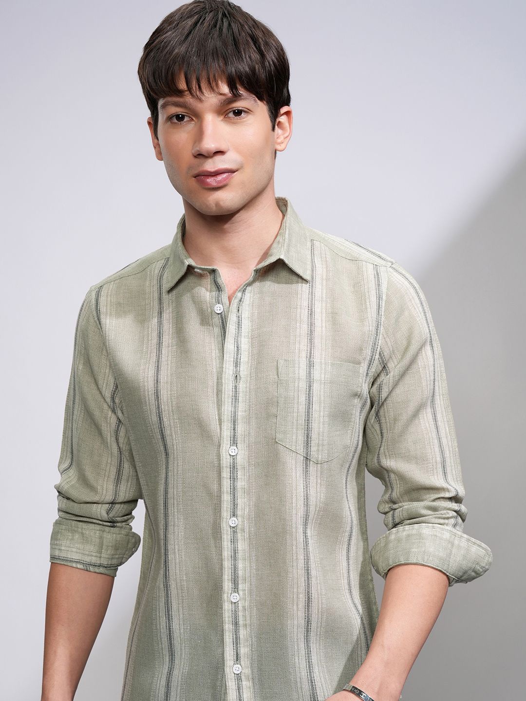 

HIGHLANDER Men Spread Collar Vertical Striped Casual Shirt, Olive