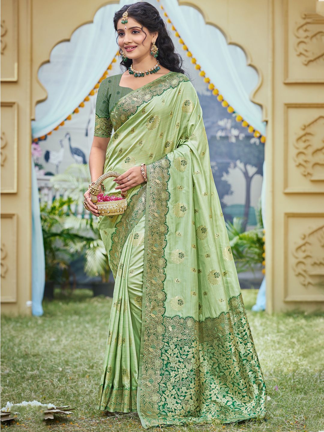 

SANGAM PRINTS Woven Design Floral Zari Banarasi Saree, Green