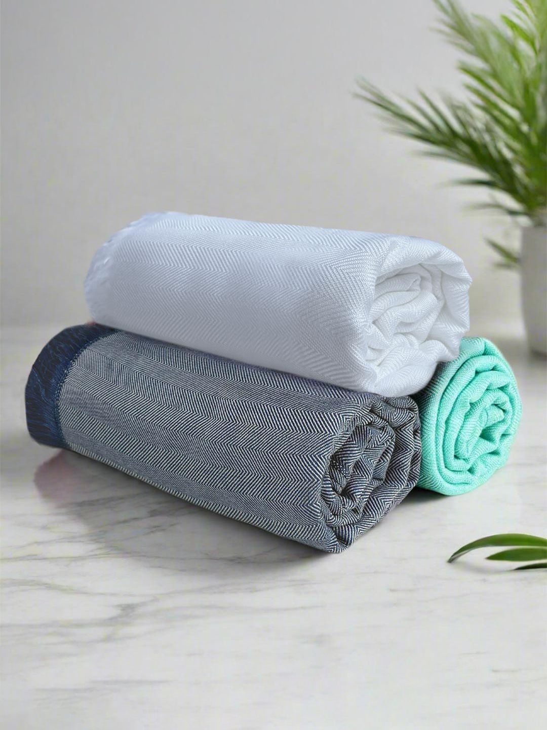 

Heelium White & Black 3 Pieces Bamboo 250 GSM Bath Towels