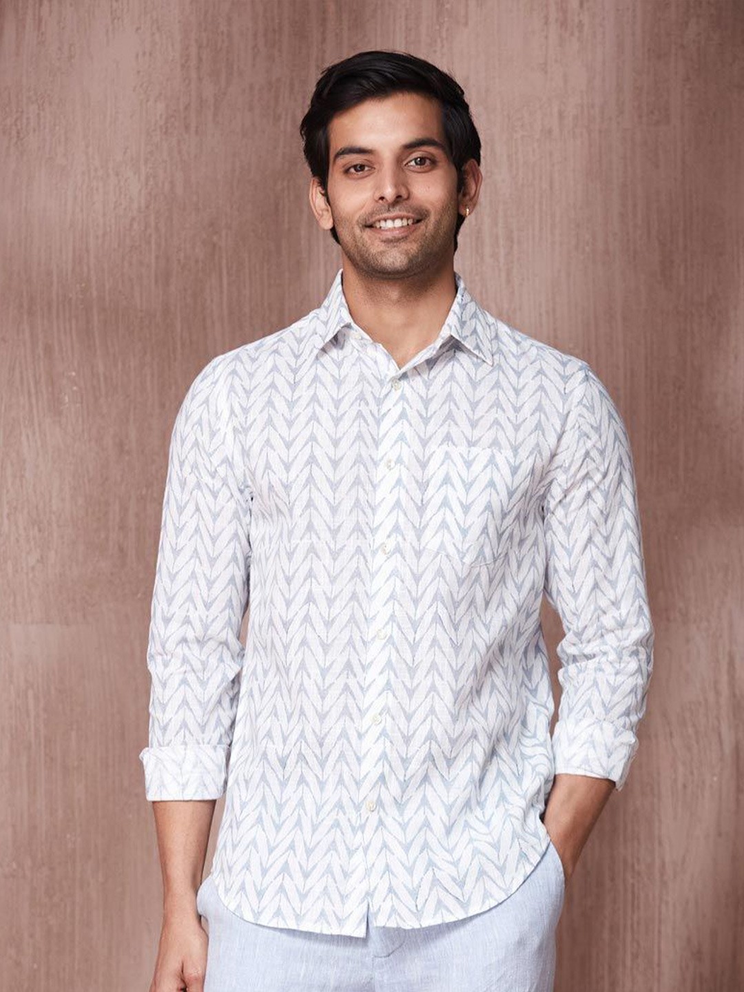 

Fabindia Men Slim Fit Spread Collar Chevron Striped Cotton Casual Shirt, White
