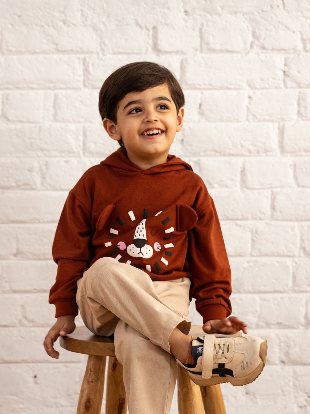 

TIDY SLEEP Boys Printed Antimicrobial Hooded Sweatshirt, Brown