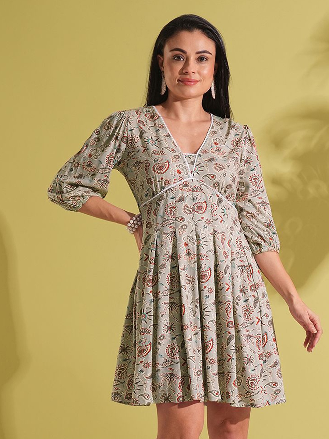

Globus V-Neck Puff Sleeves Paisley Print Lace Insert Pleated A-Line Fusion Dress, Grey