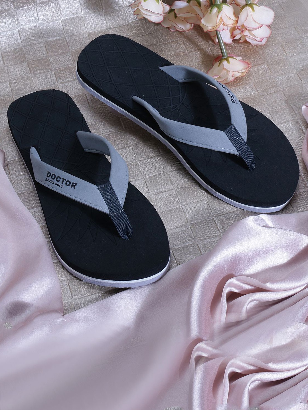 

DOCTOR EXTRA SOFT Women Rubber Slip-On Flip Flops, Black