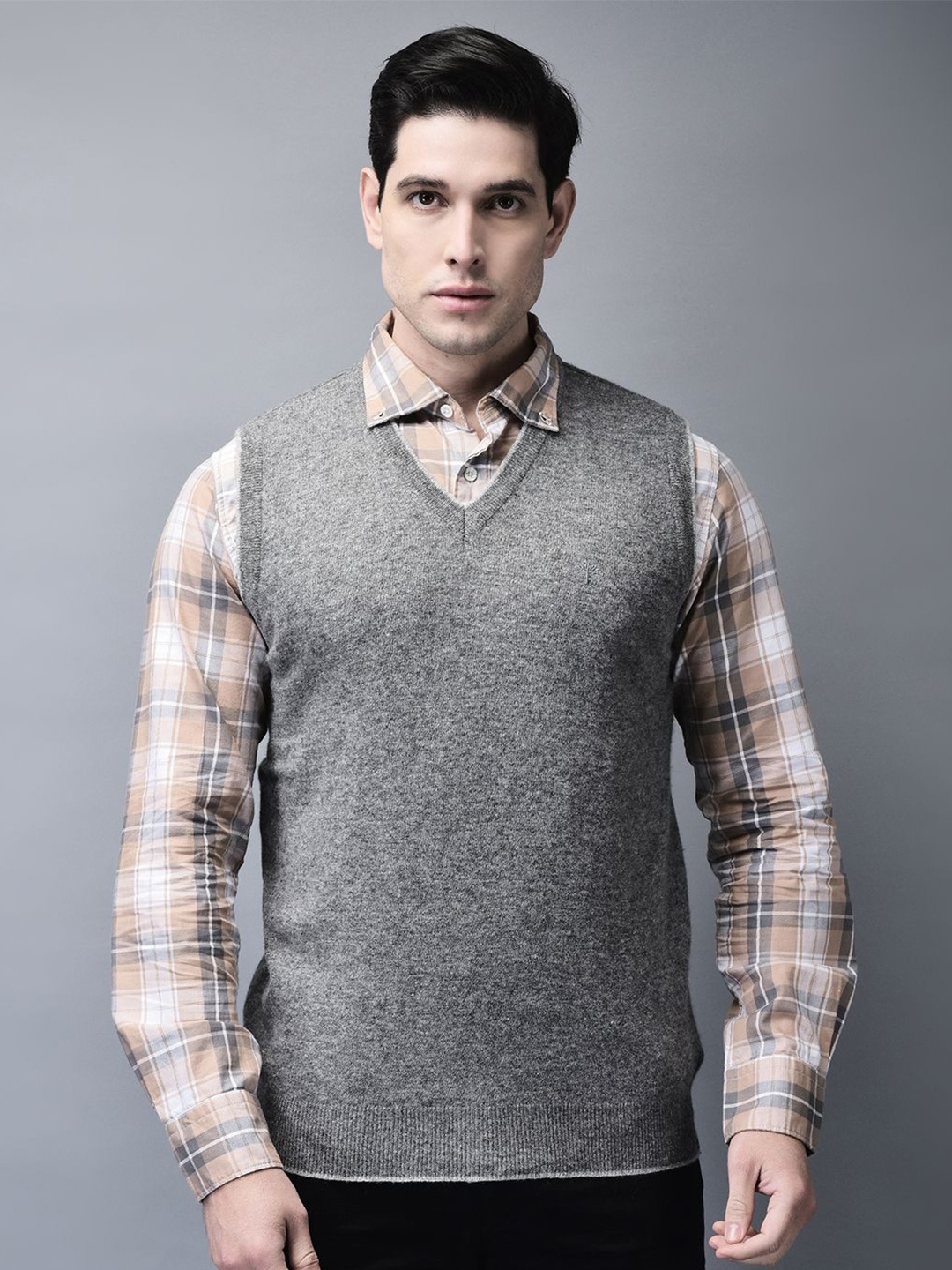 

Woodland Men V-Neck Sleeveless Pullover Sweatshirt, Grey