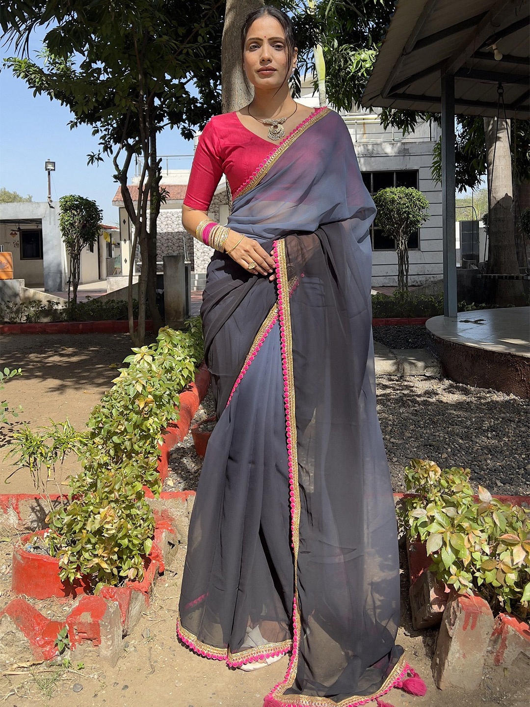 

APNISHA Pure Georgette Ready to Wear Saree, Grey