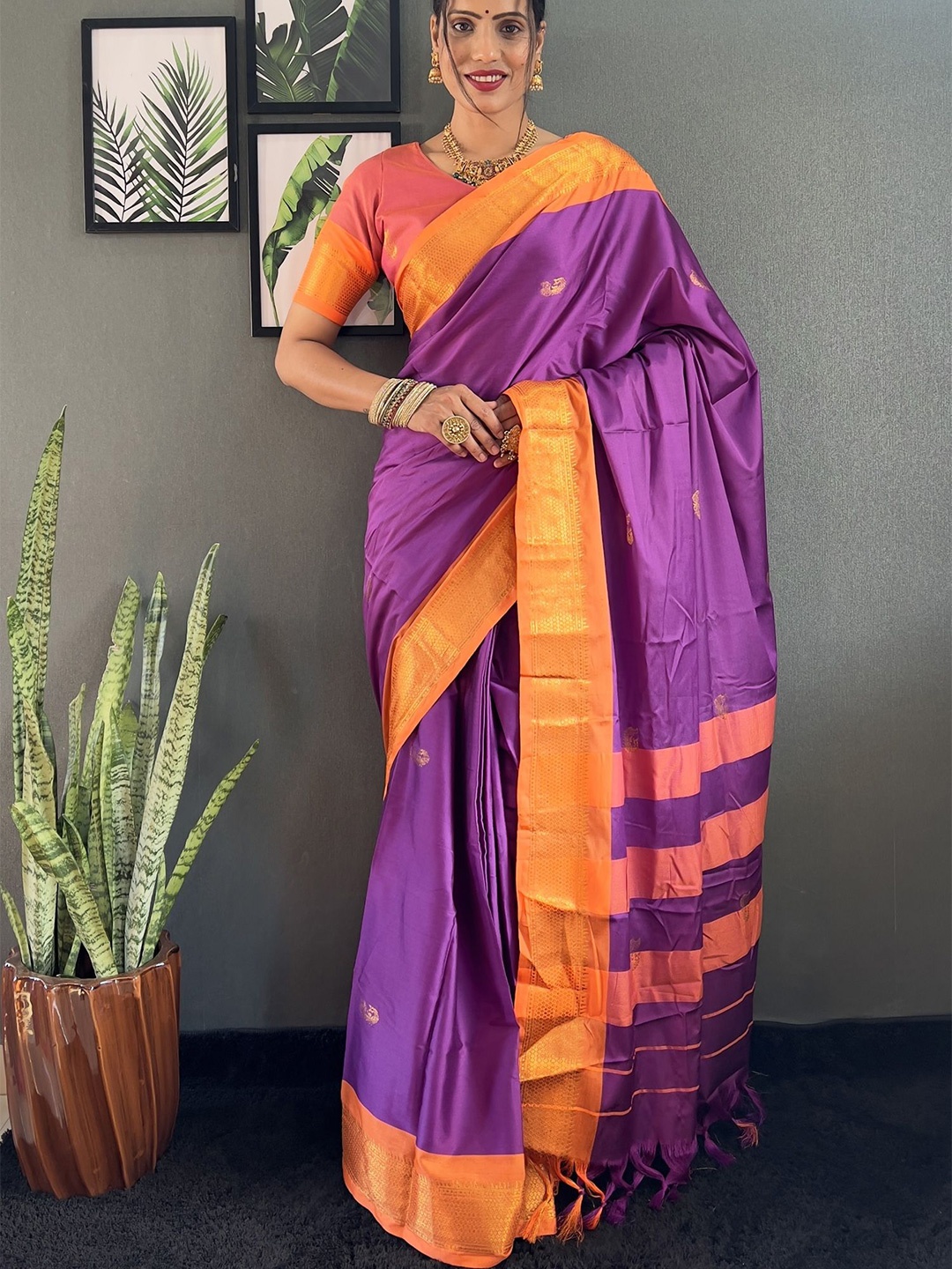 

APNISHA Ethnic Motifs Zari Silk Cotton Kanjeevaram Saree, Purple