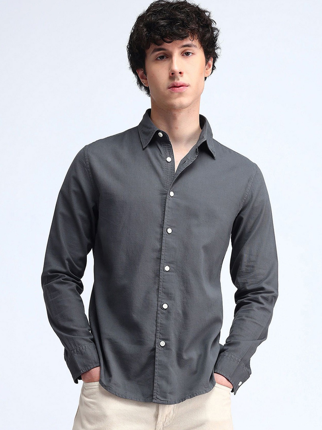 

Flying Machine Men Manhattan Slim Fit Opaque Casual Shirt, Grey