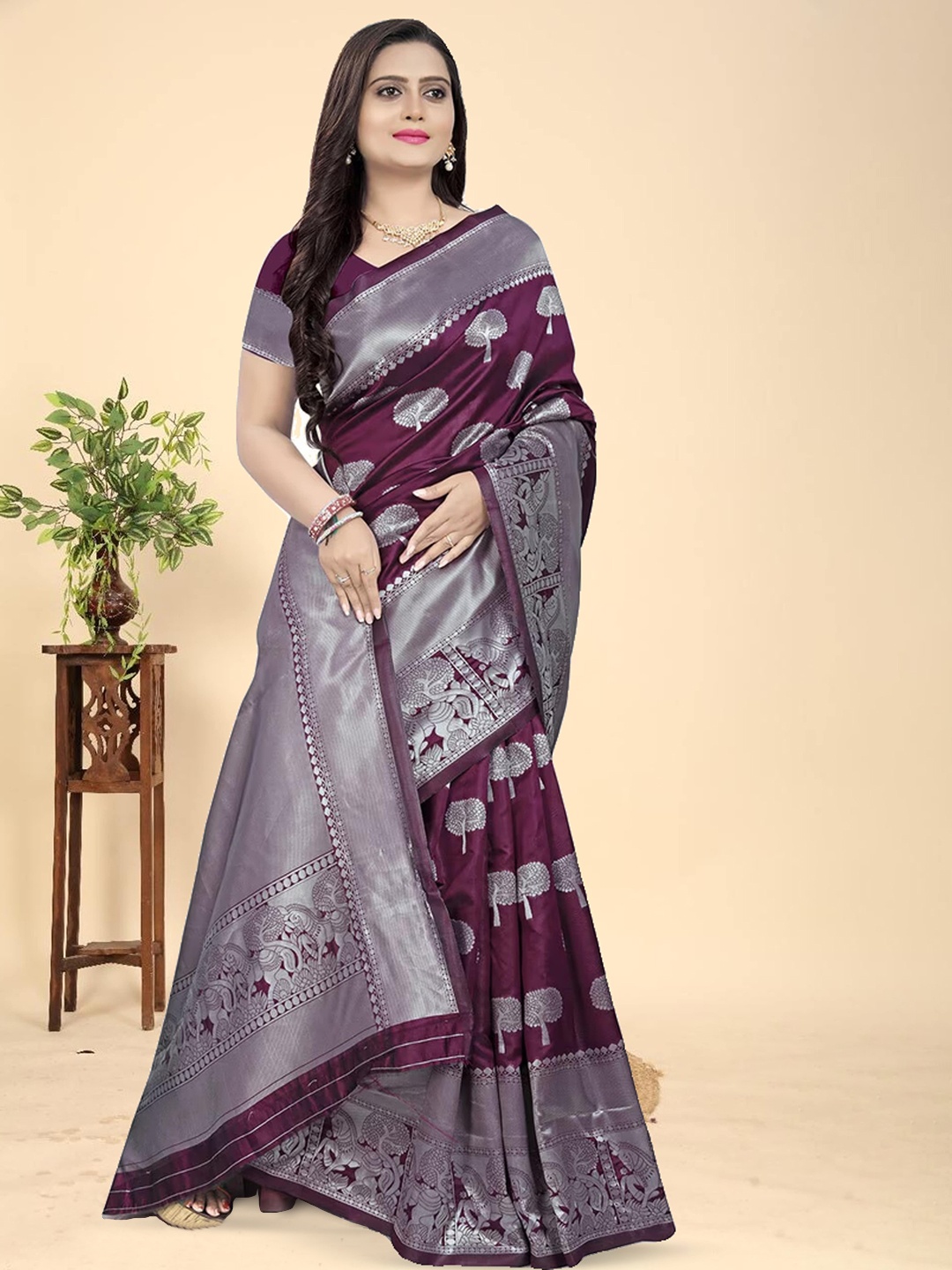 

GARIYA Floral Woven design Zari Kanjeevaram Saree, Burgundy