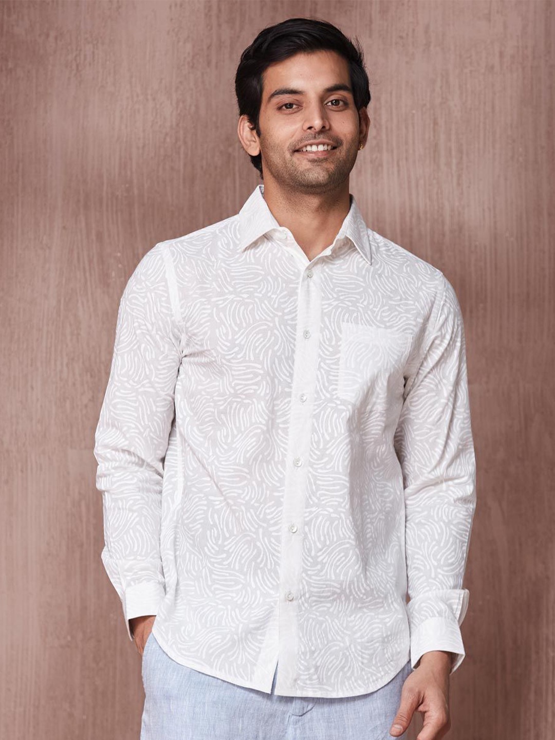 

Fabindia Men Slim Fit Spread Collar Textured Cotton Casual Shirt, White