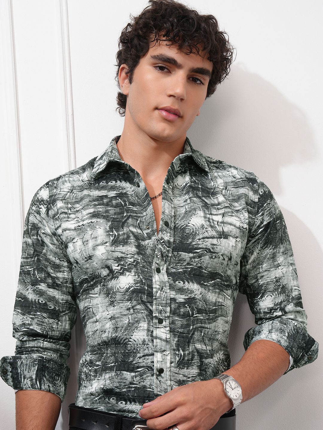 

HIGHLANDER Men Printed Popcorn Textured Slim Fit Casual shirt, White