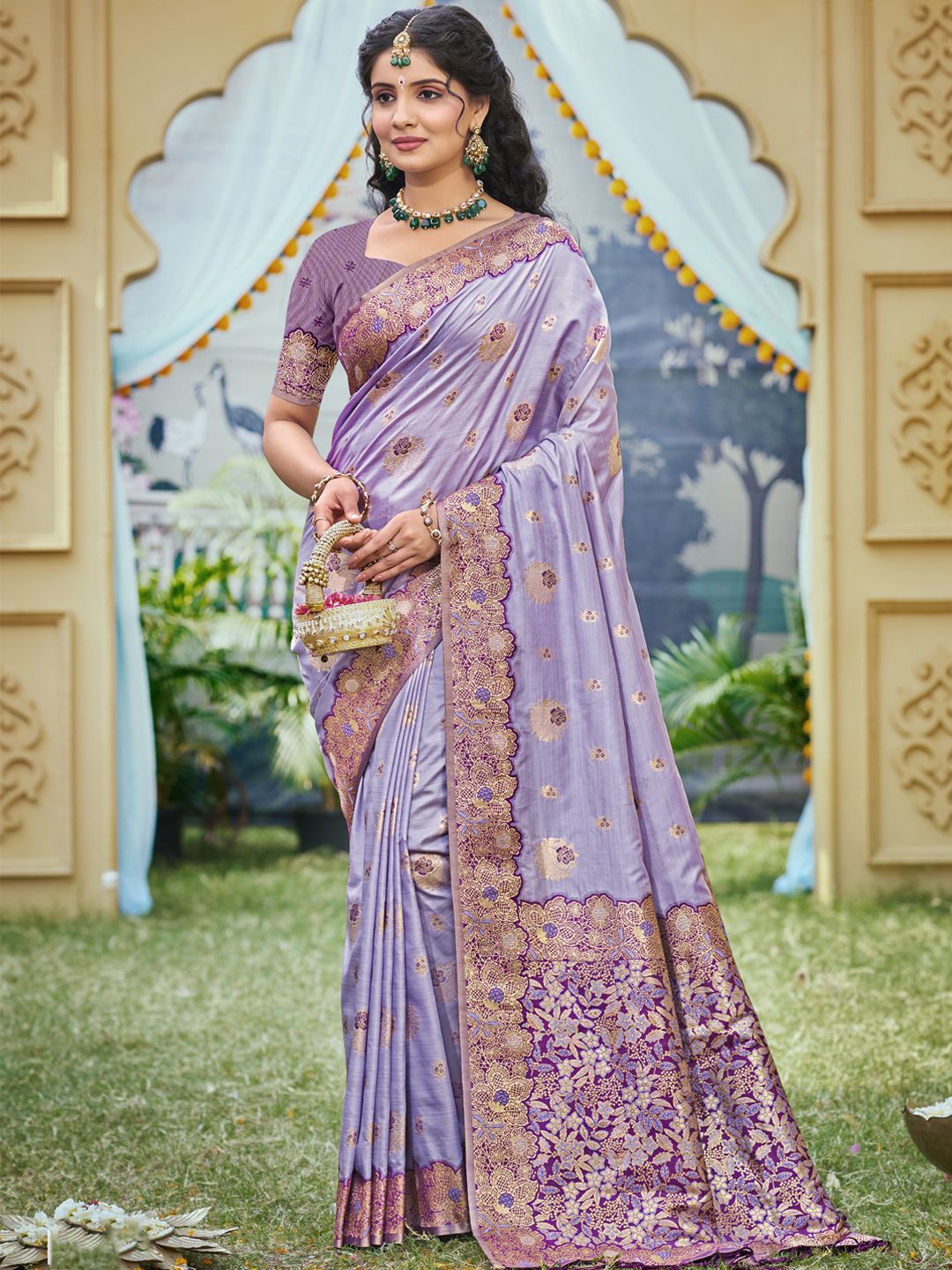 

SANGAM PRINTS Floral Zari Banarasi Saree, Purple