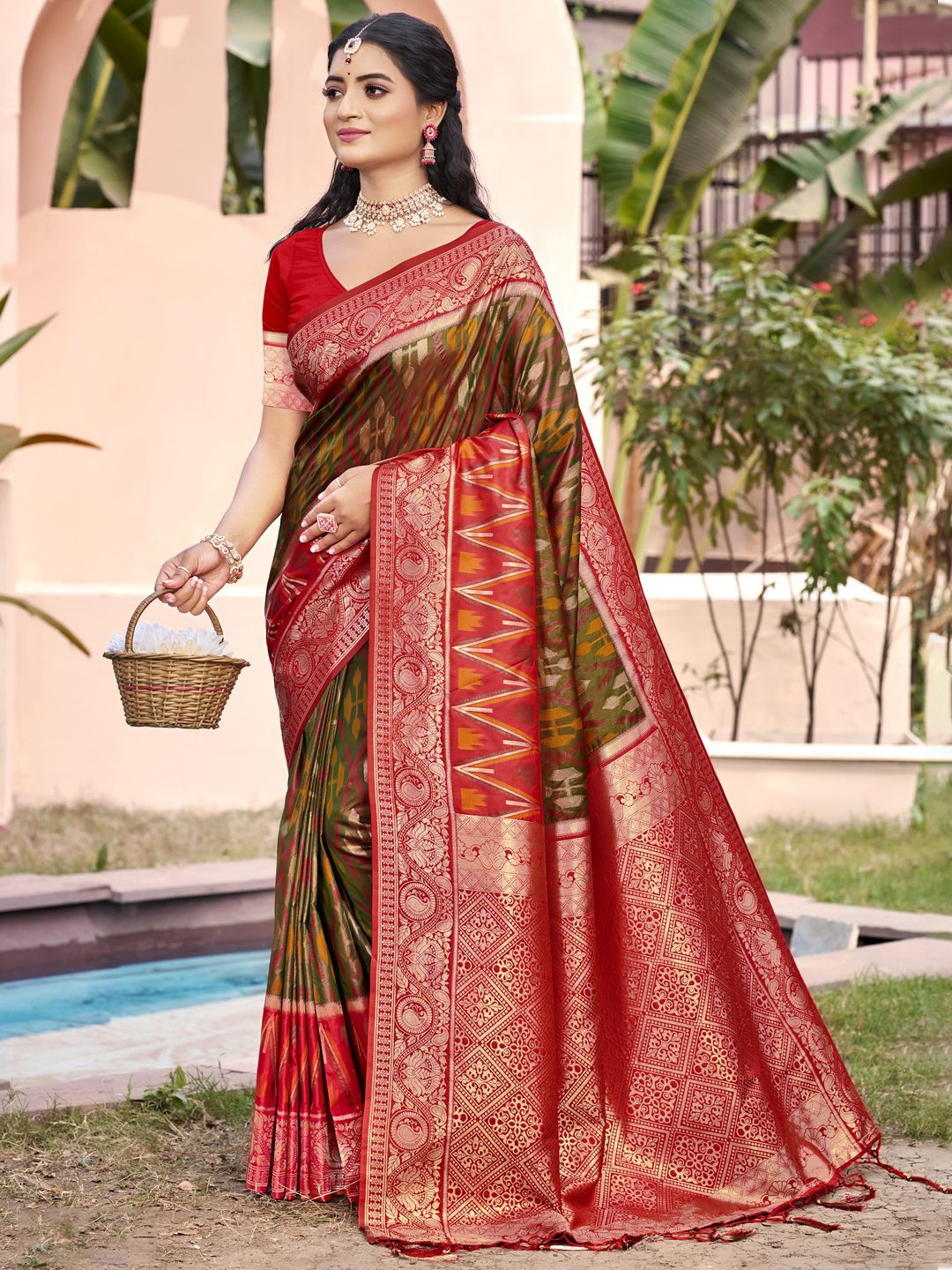 

SANGAM PRINTS Woven Design Floral Zari Tussar Saree, Green