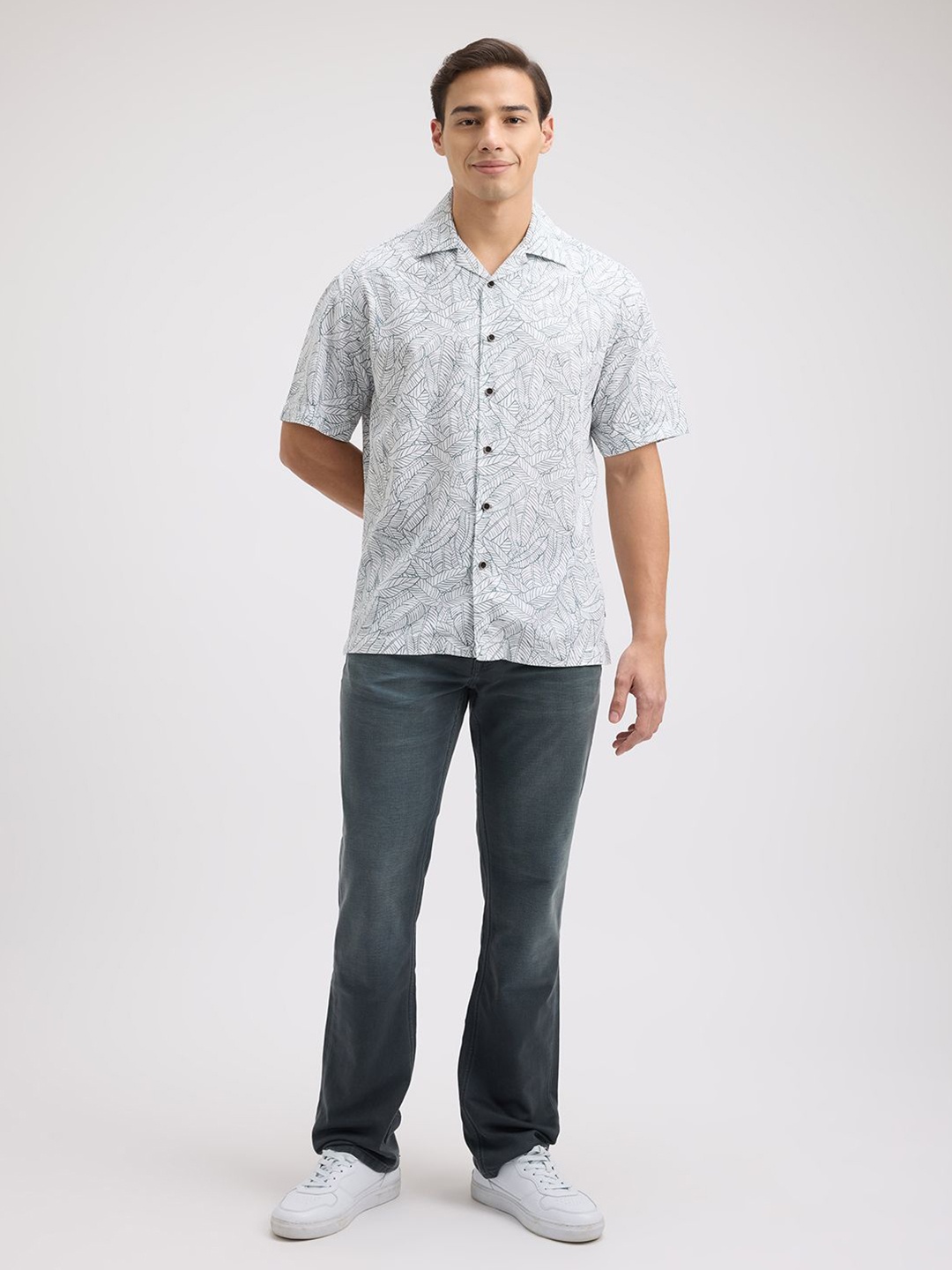 

Pepe Jeans Men Relaxed Fit Cuban Collar Floral Printed Cotton Casual Shirt, White