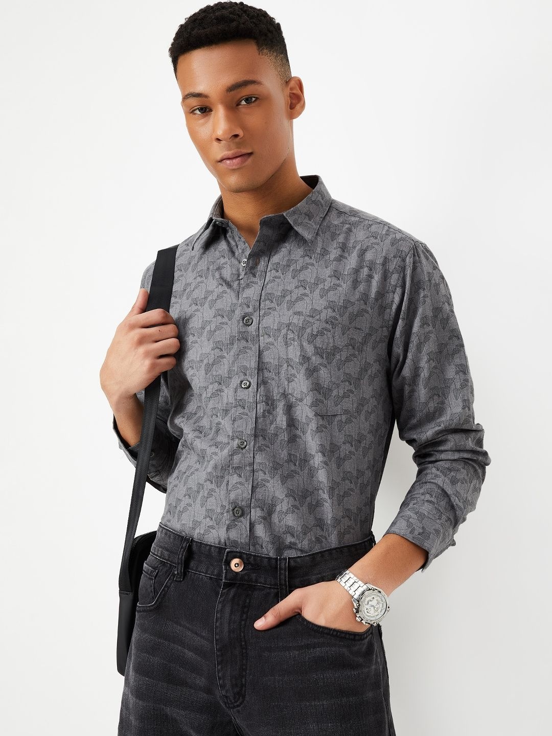 

max Men Spread Collar Floral Printed Cotton Casual Shirt, Grey