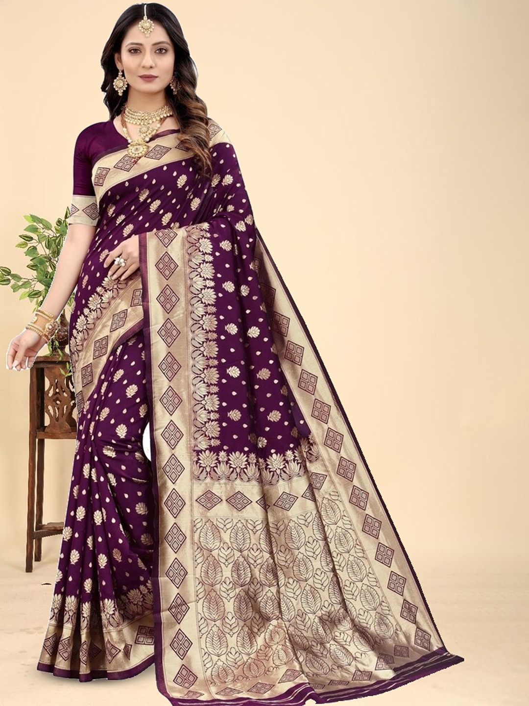 

GARIYA Woven Design Zari Kanjeevaram Saree, Burgundy