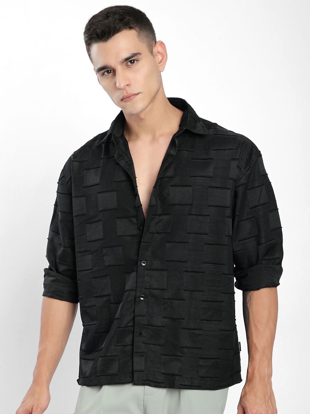 

Beyoung Men Relaxed Fit Spread Collar Textured Casual Shirt, Black