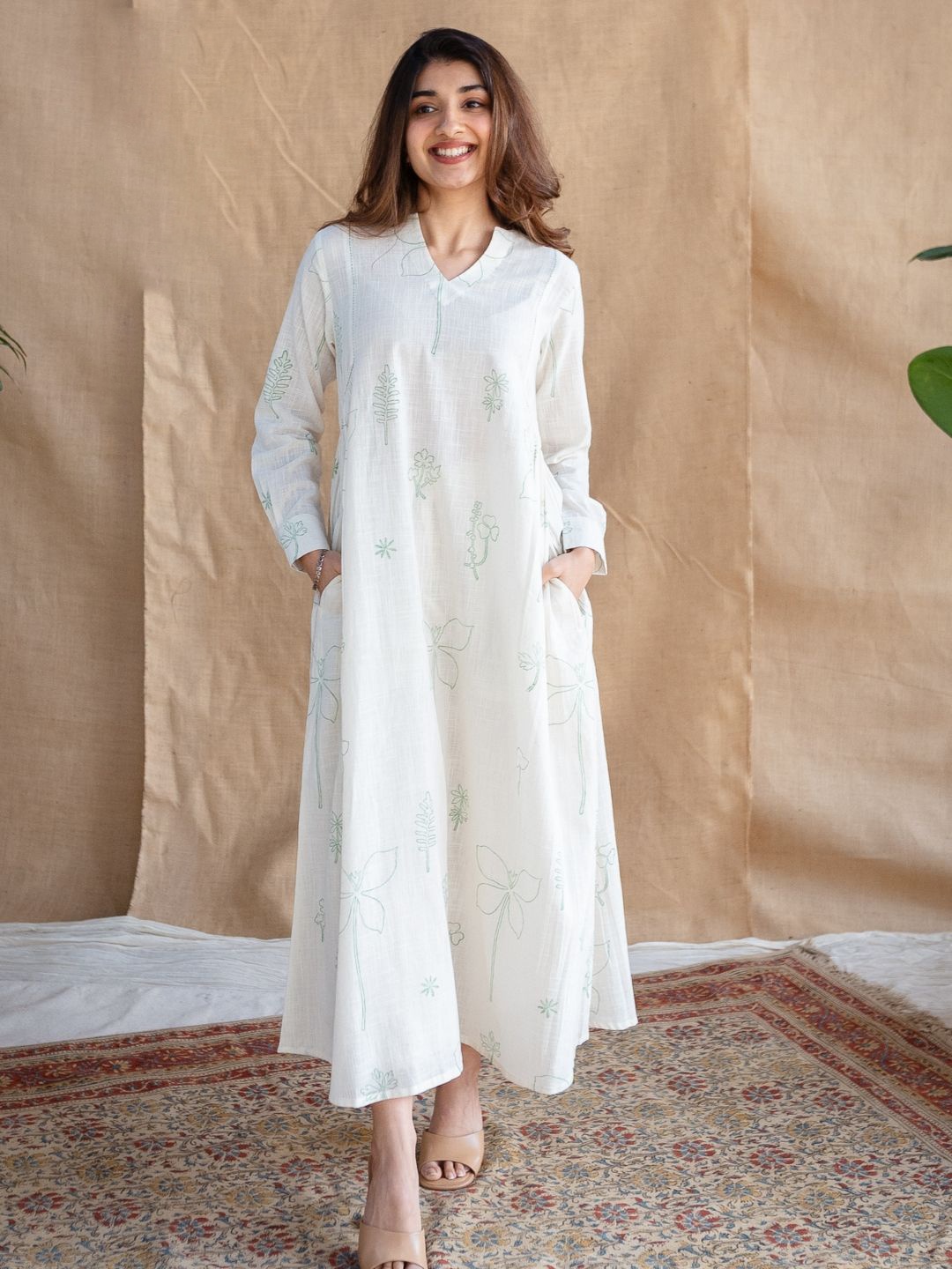 

THE INDIAN ETHNIC CO Women Floral Print A-Line Maxi Dress, White