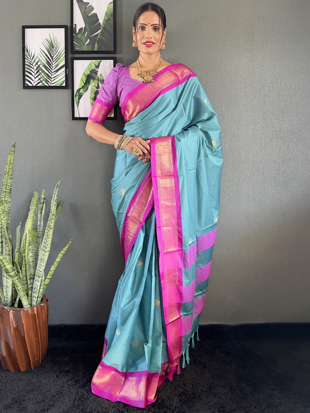 

APNISHA Silk Cotton Ready to Wear Kanjeevaram Saree, Pink