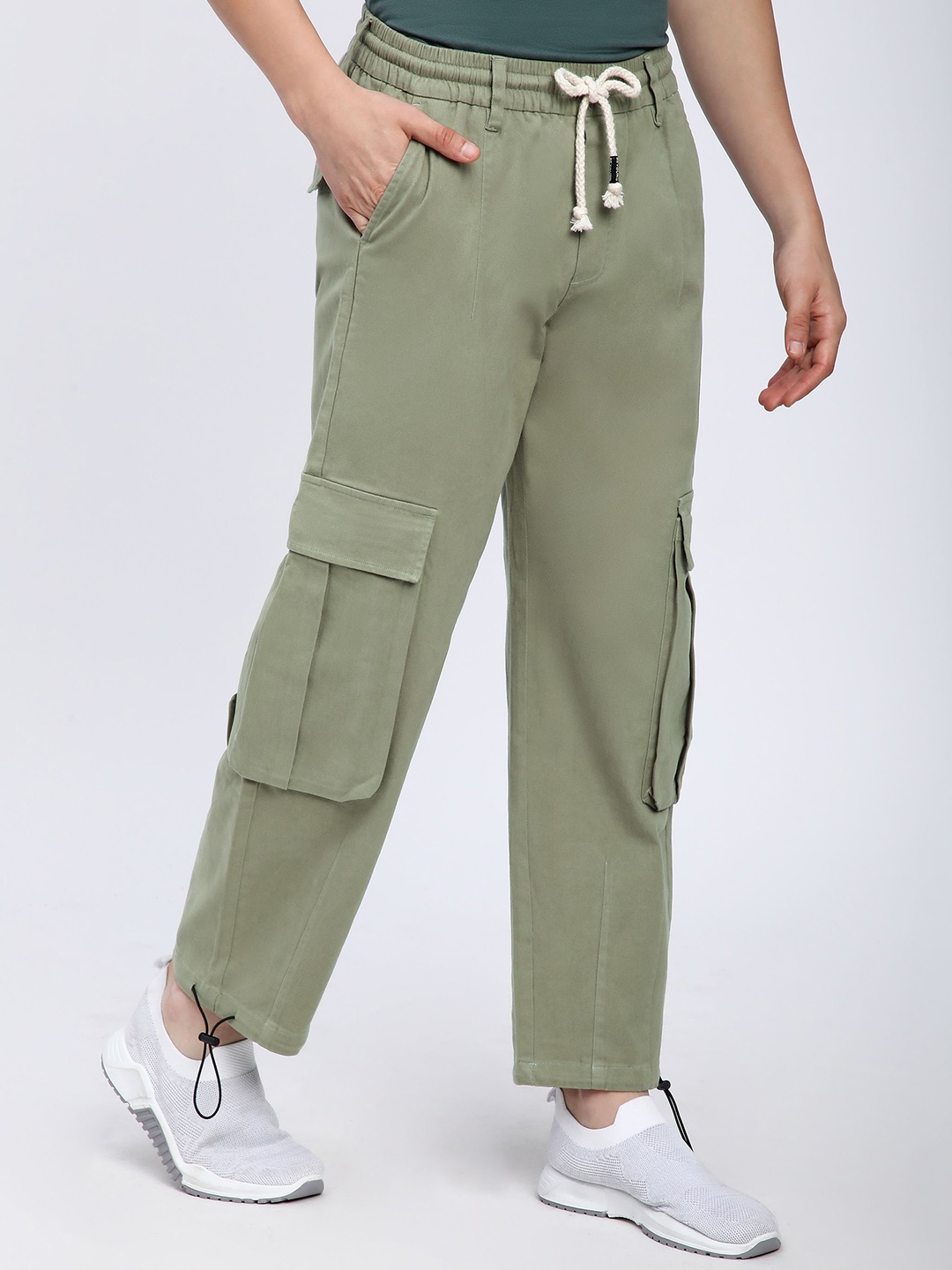 

Beyoung Men Pale Olive Dart Detailed Cargo Pants