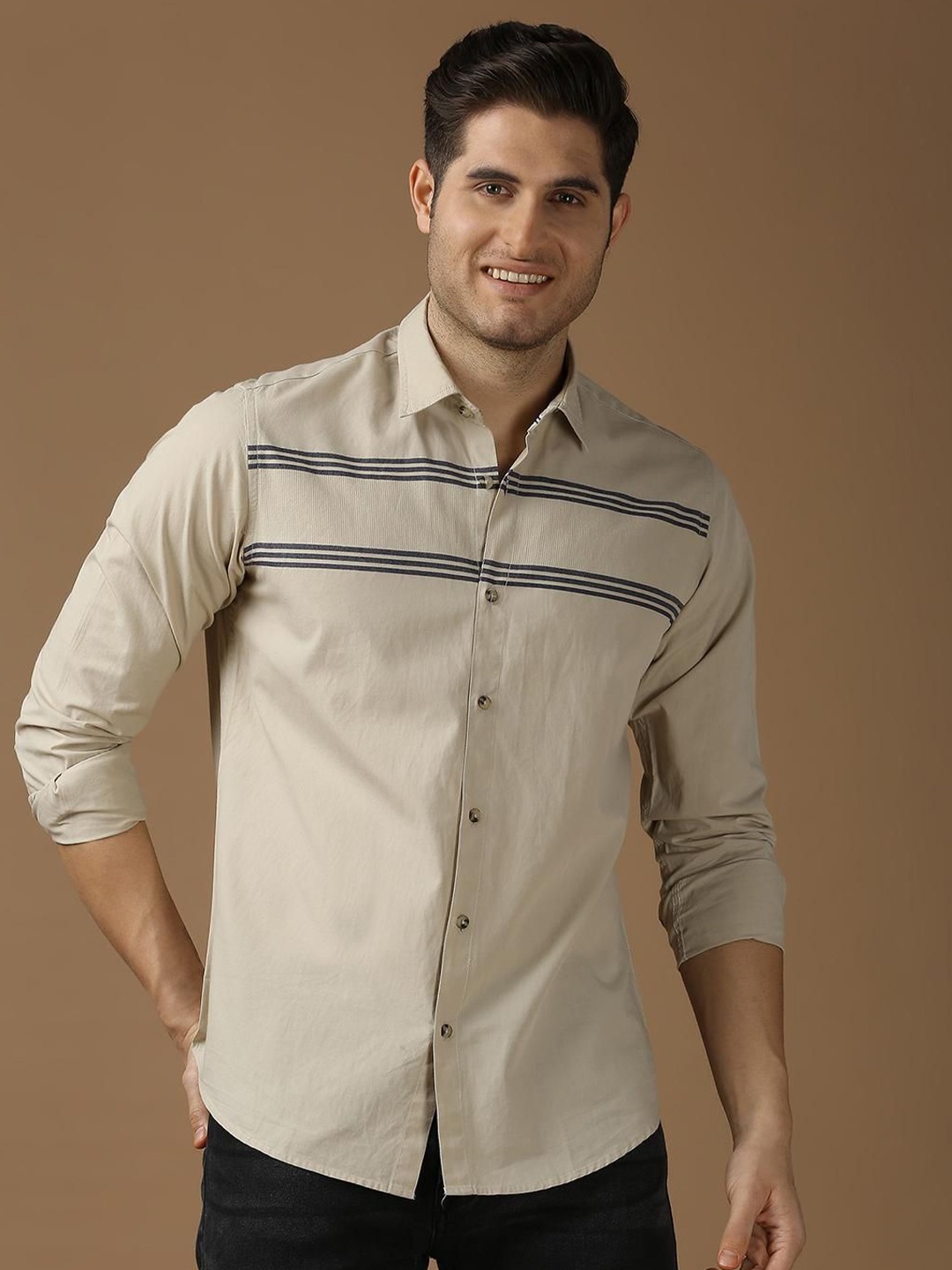 

SNX Men Spread Collar Horizontal Striped Cotton Casual Shirt, Beige