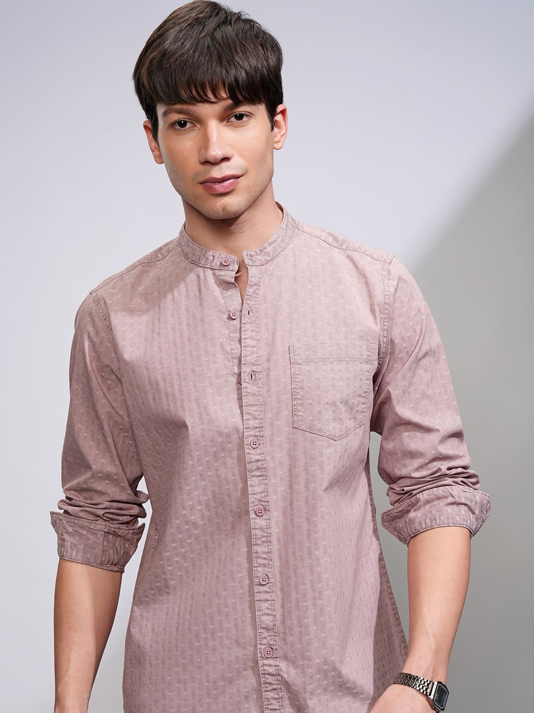 

HIGHLANDER Men Sulphur Washed Mandarin Collar Sleeve Rollup Slim Fit Casual shirt, Pink