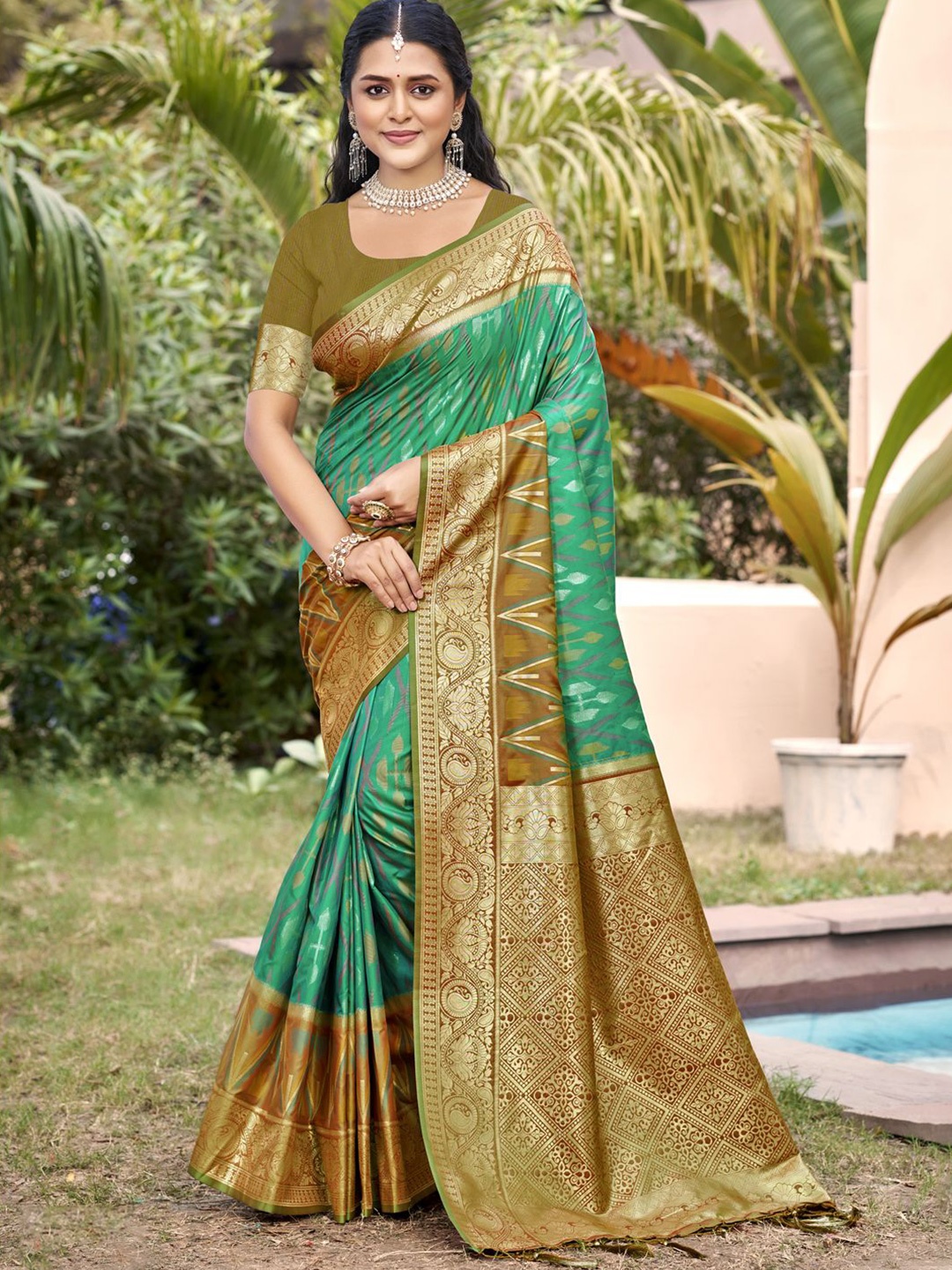 

SANGAM PRINTS Woven Design Zari Tussar Saree, Green