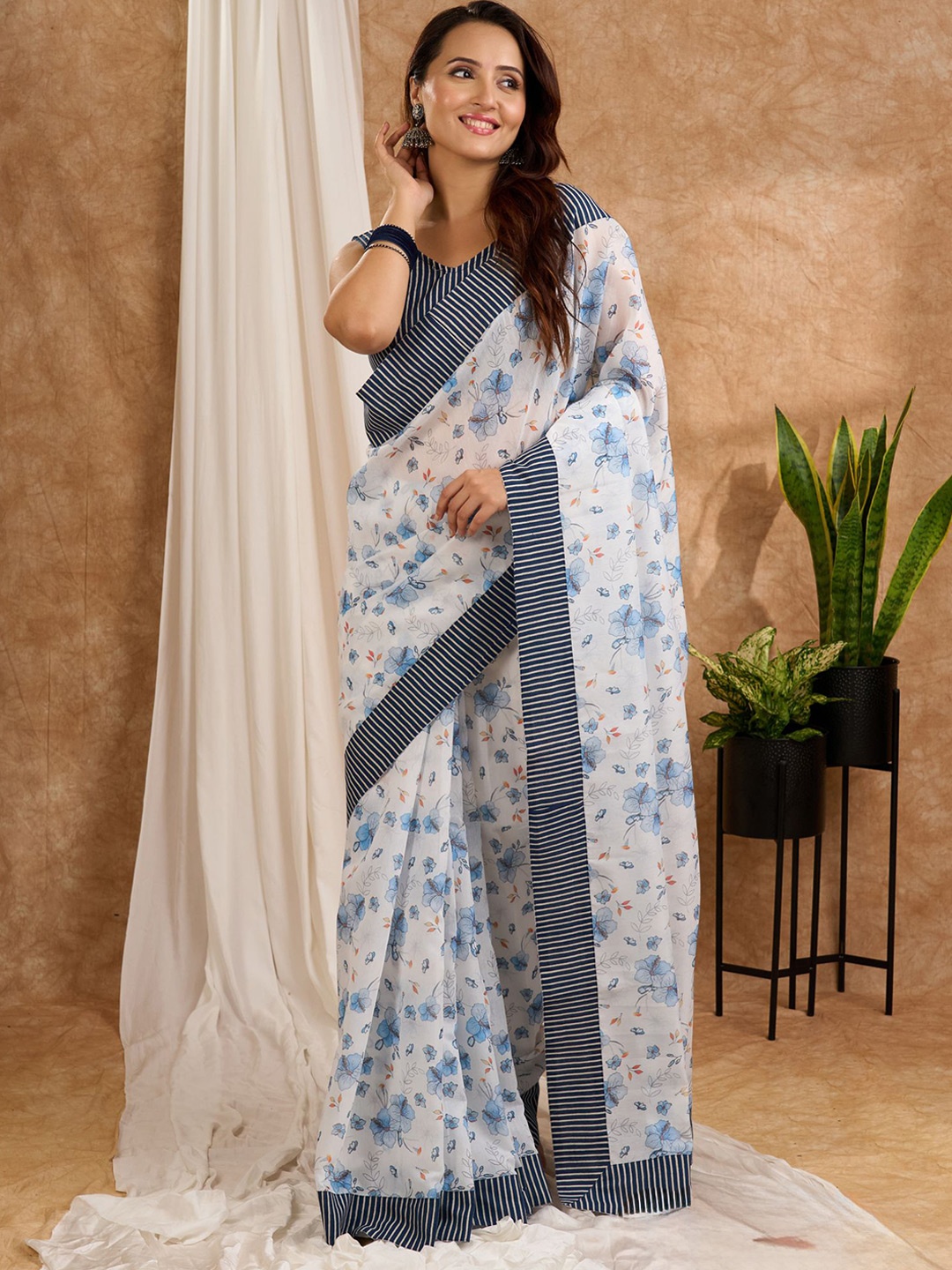 

Prasam Floral Printed Chanderi Saree, White
