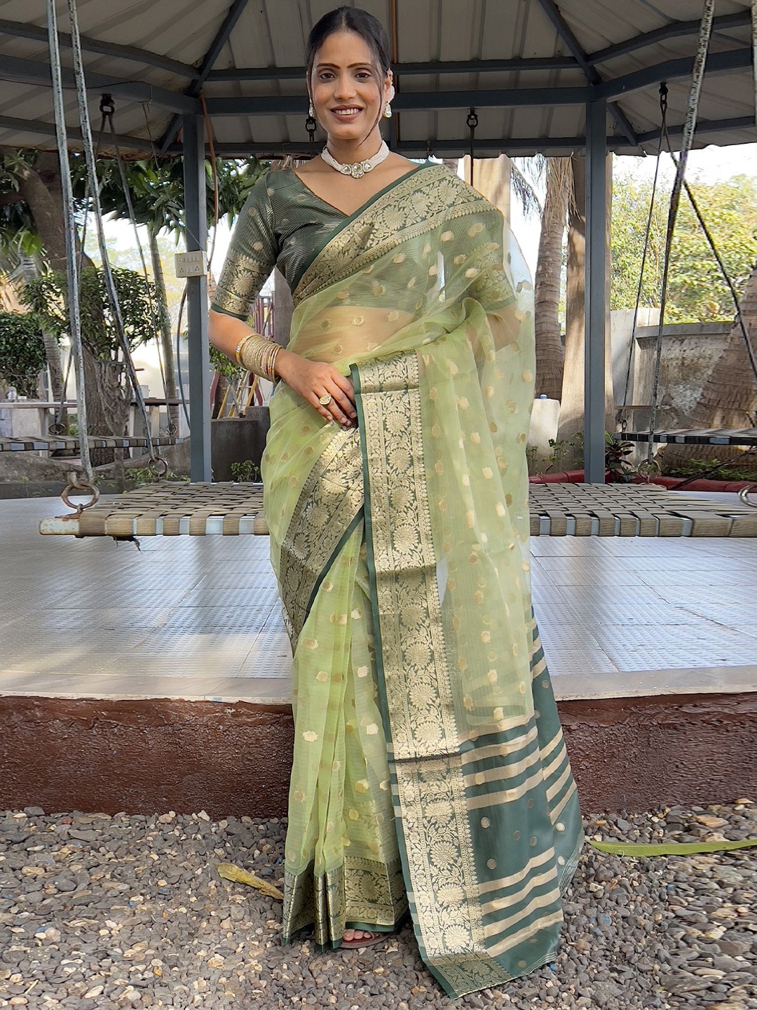

APNISHA Floral Zari Organza Ready to Wear Saree, Green