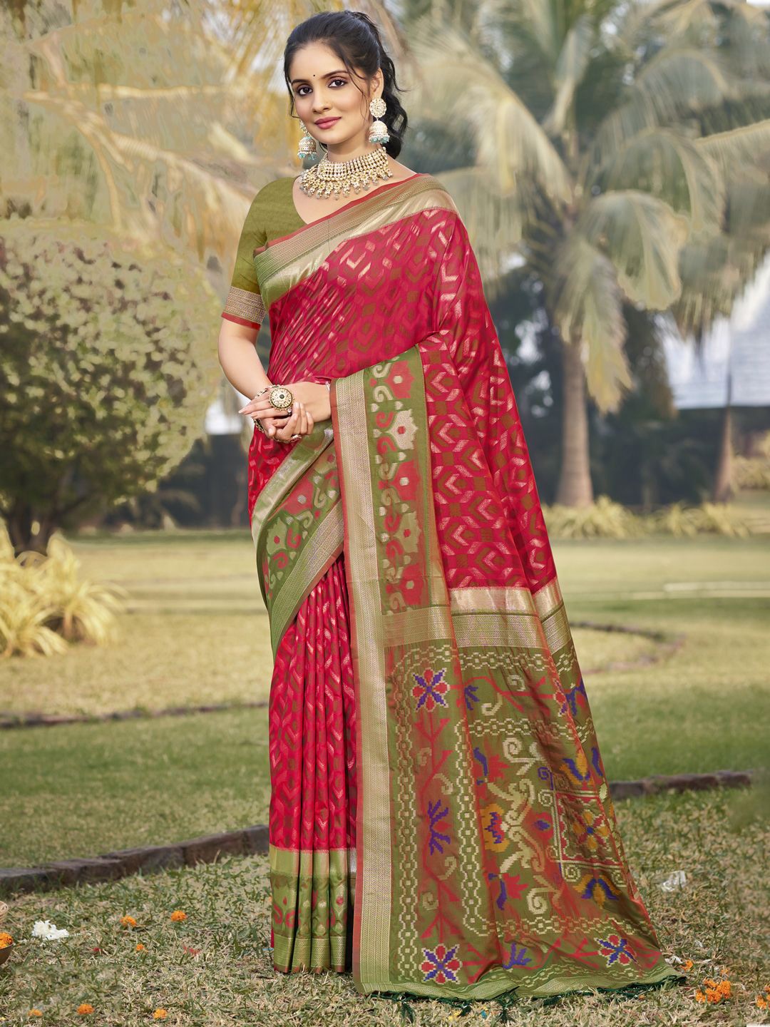 

SANGAM PRINTS Woven Design Zari Tussar Saree, Red