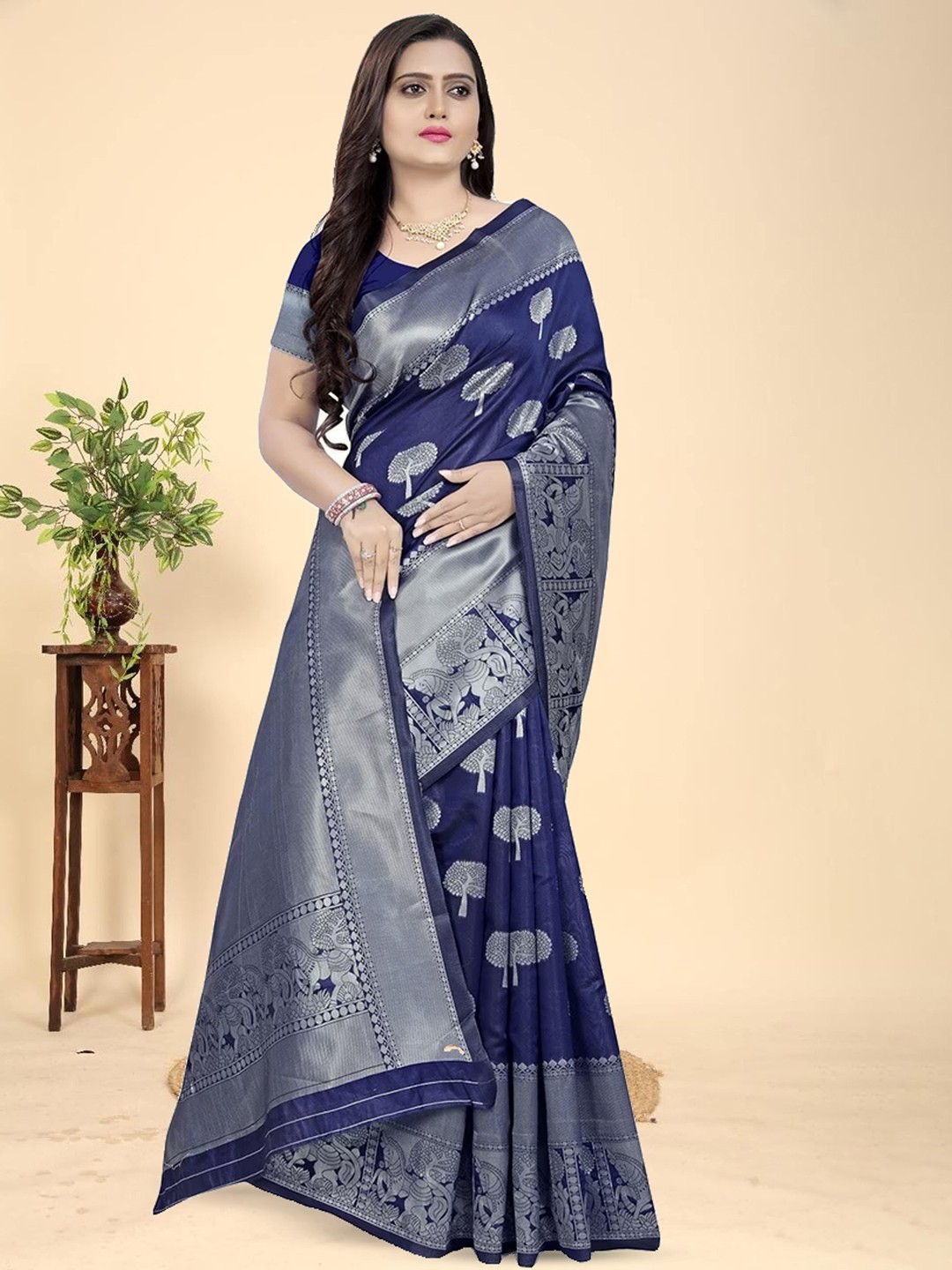 

GARIYA Floral Zari Kanjeevaram Saree, Navy blue
