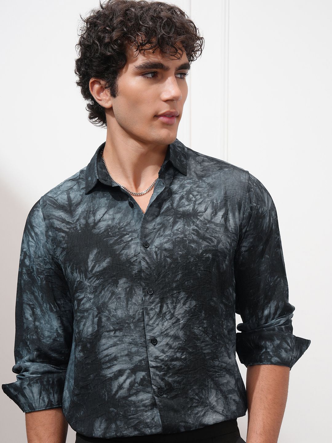 

HIGHLANDER MenPrinted Crush Textured Slim Fit Occasion shirt, Black