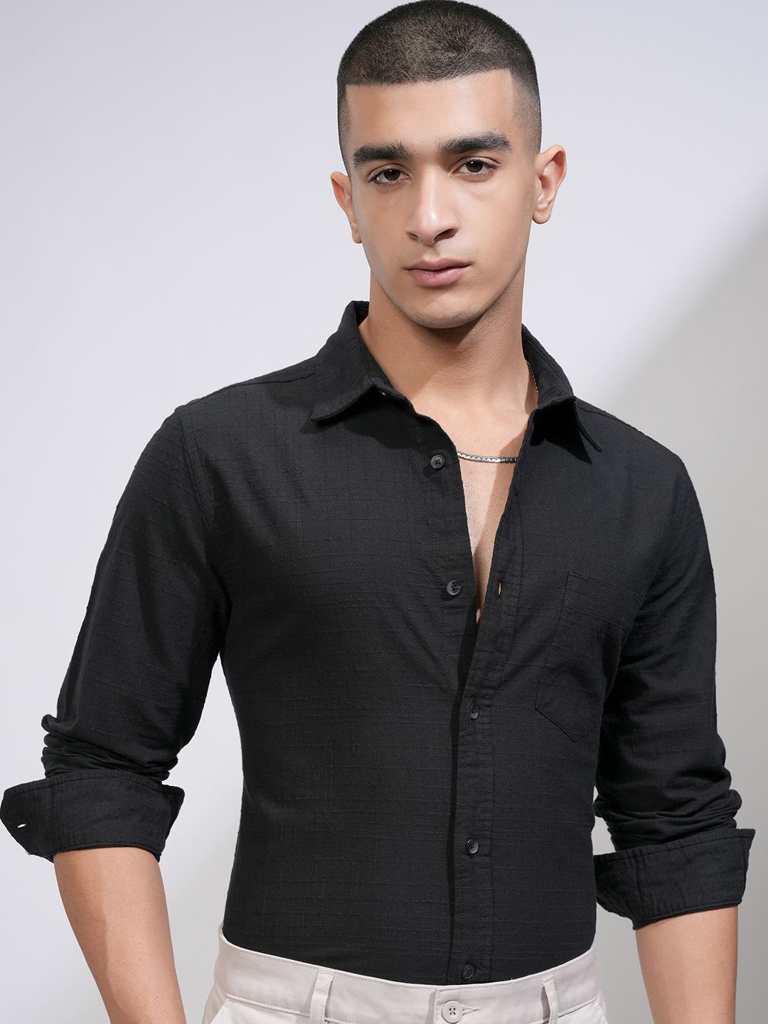 

HIGHLANDER Men Fancy Yarn Textured Checked Slim Fit Casual Shirt, Black