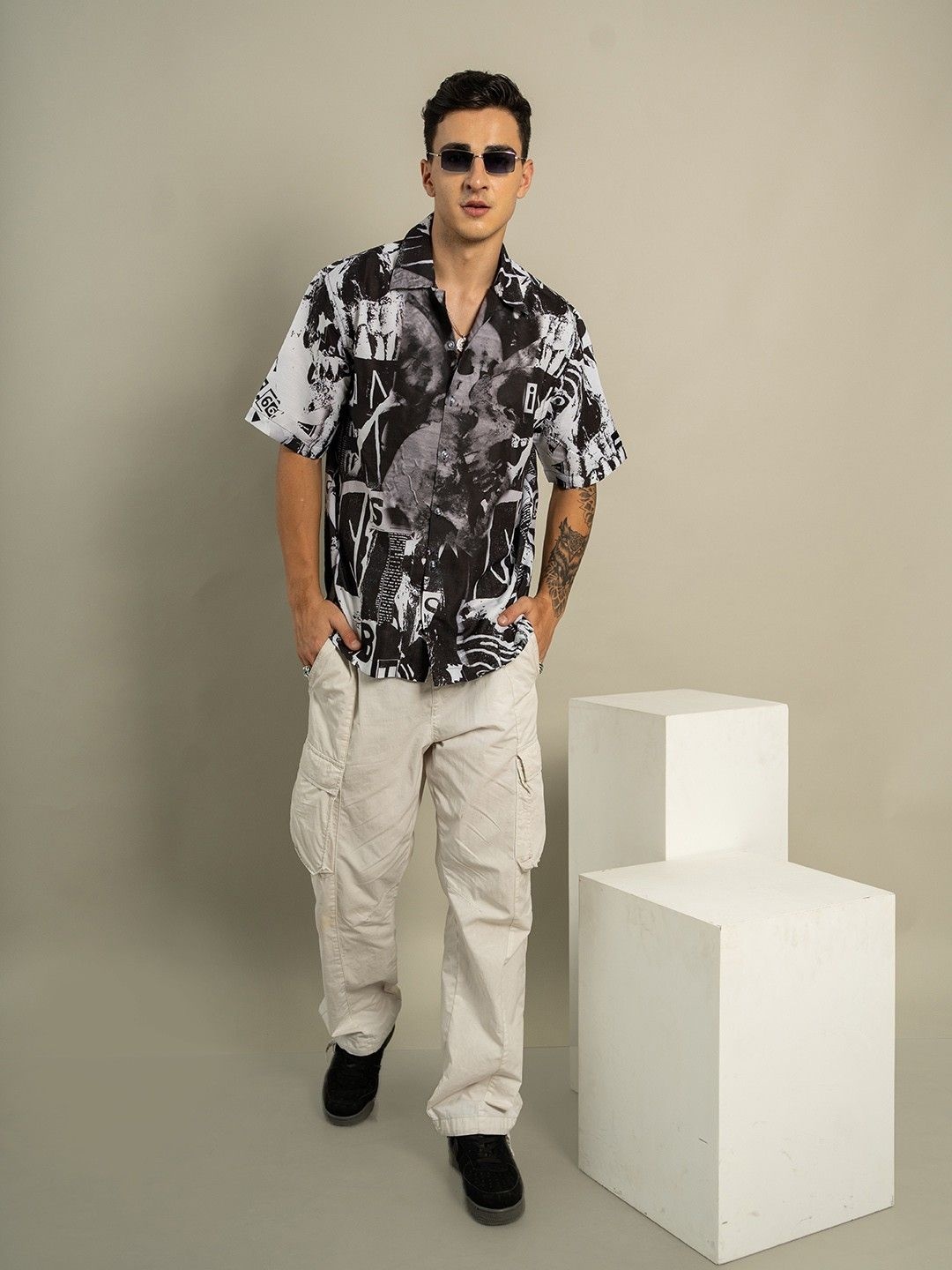 

HERE&NOW Men Relaxed Fit Spread Collar Abstract Printed Cotton Casual Shirt, Black