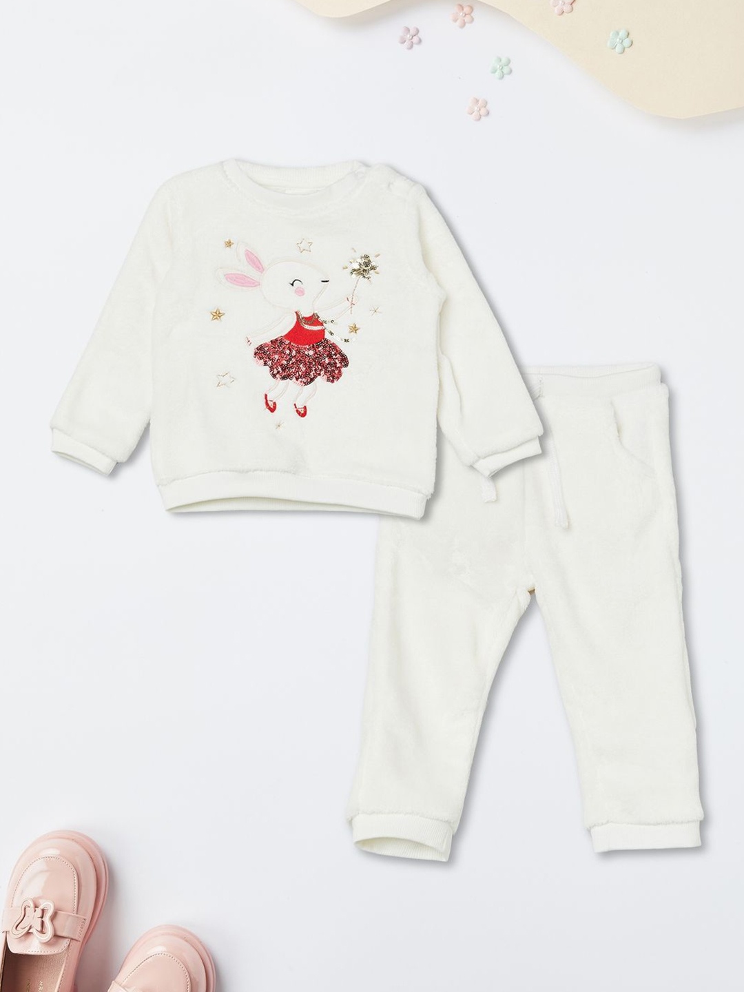 

max Girls Embellished Round Neck Sweatshirt With Jogger, White