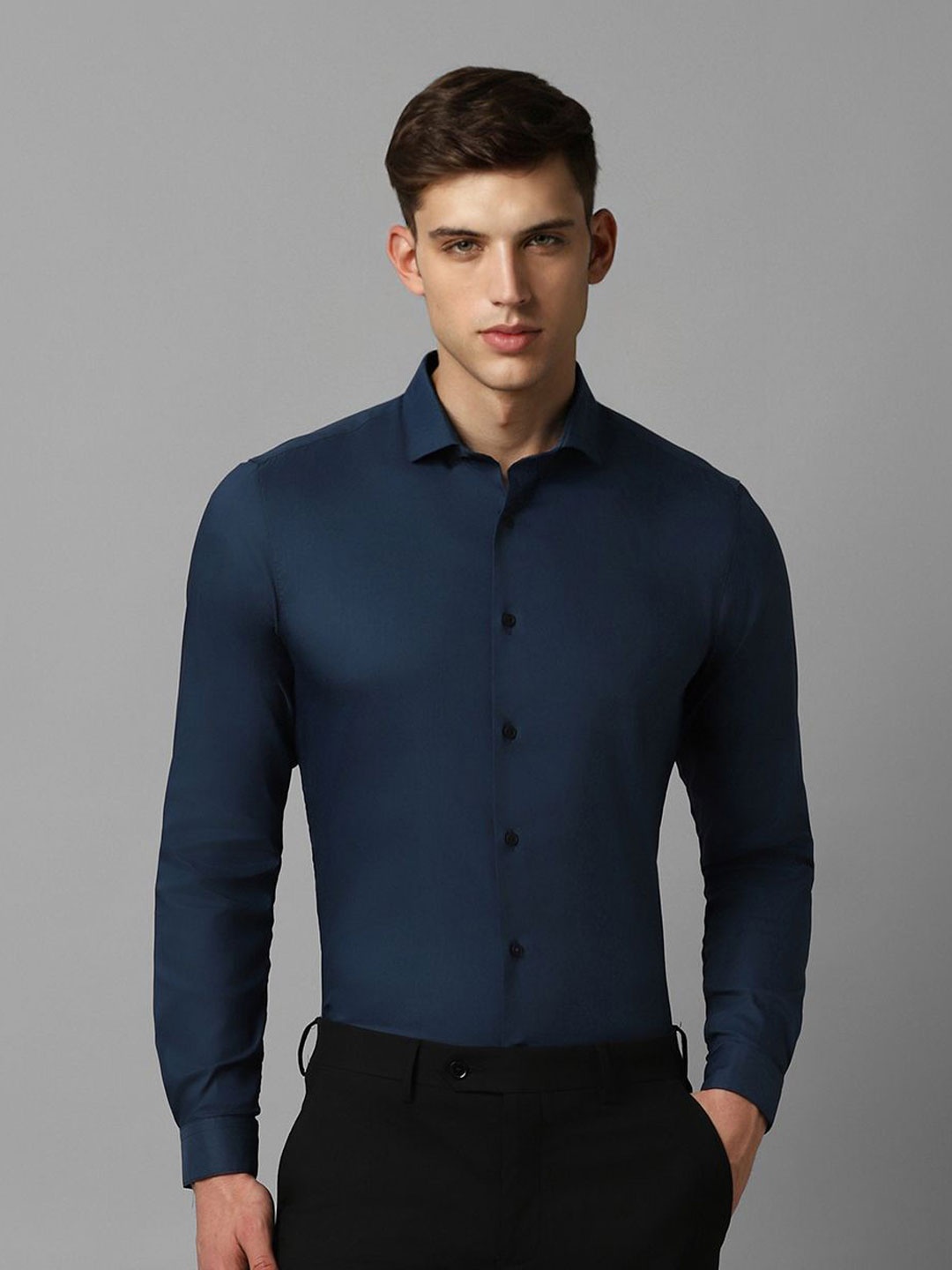 

Louis Philippe Sport Men Super Slim Fit Solid Casual Shirt, Navy blue