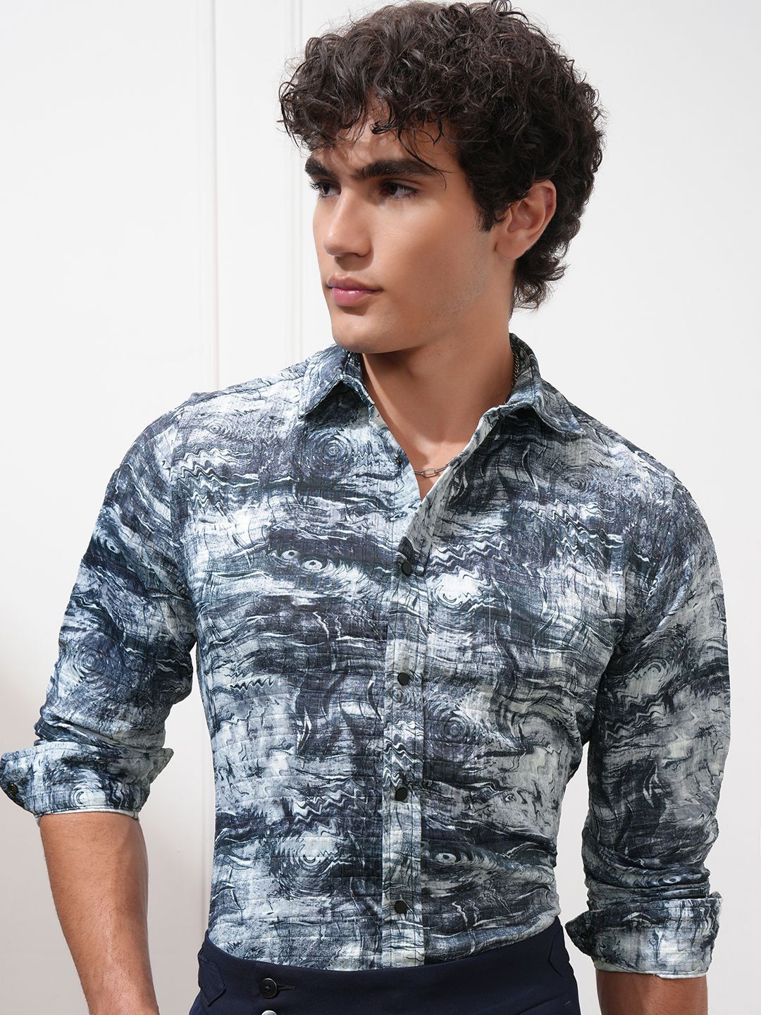 

HIGHLANDER Men Printed Popcorn Textured Slim Fit Casual shirt, Blue