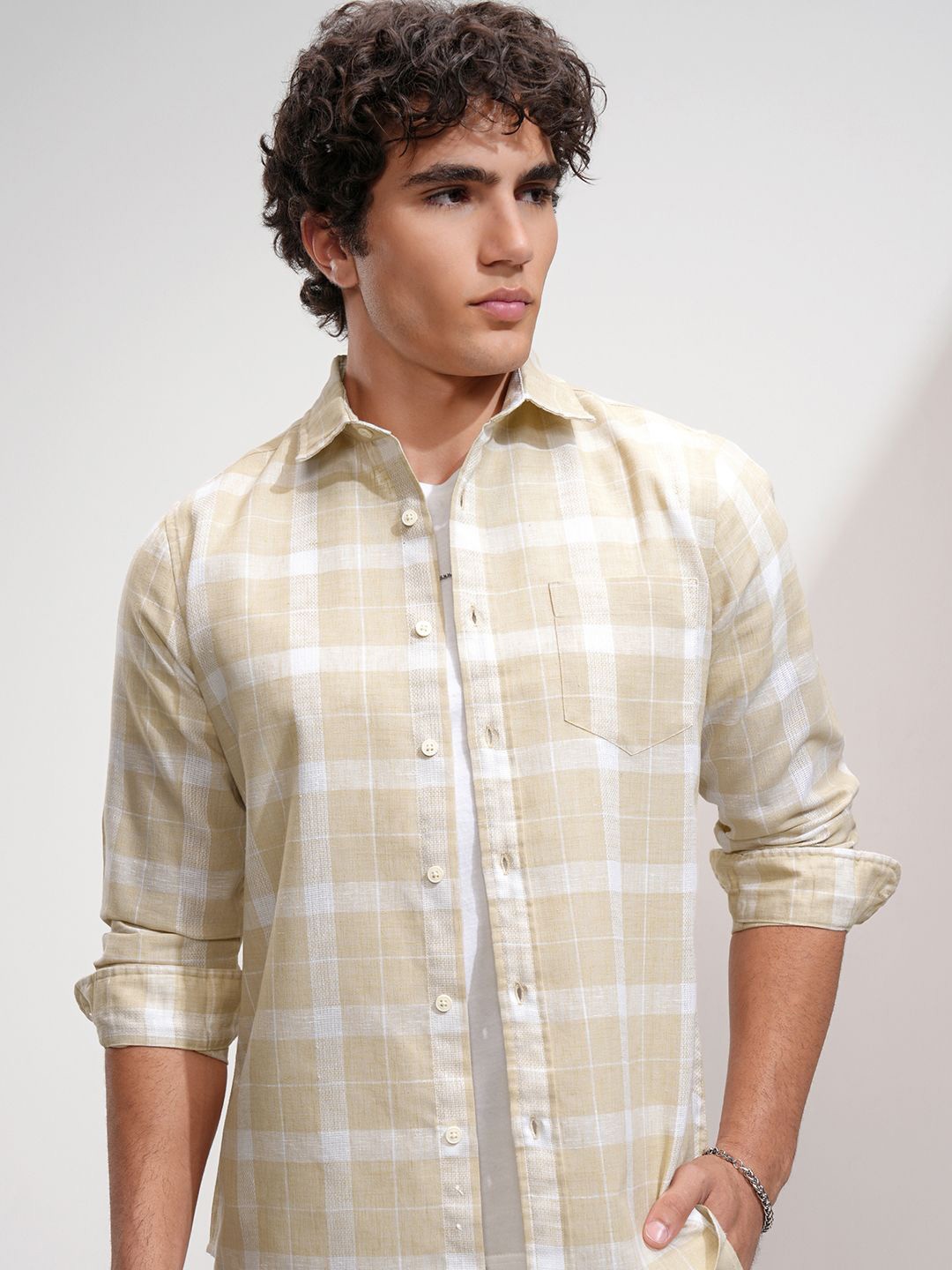 

HIGHLANDER Men Slim Fit Spread Collar Tartan Checked Casual Shirt, Beige