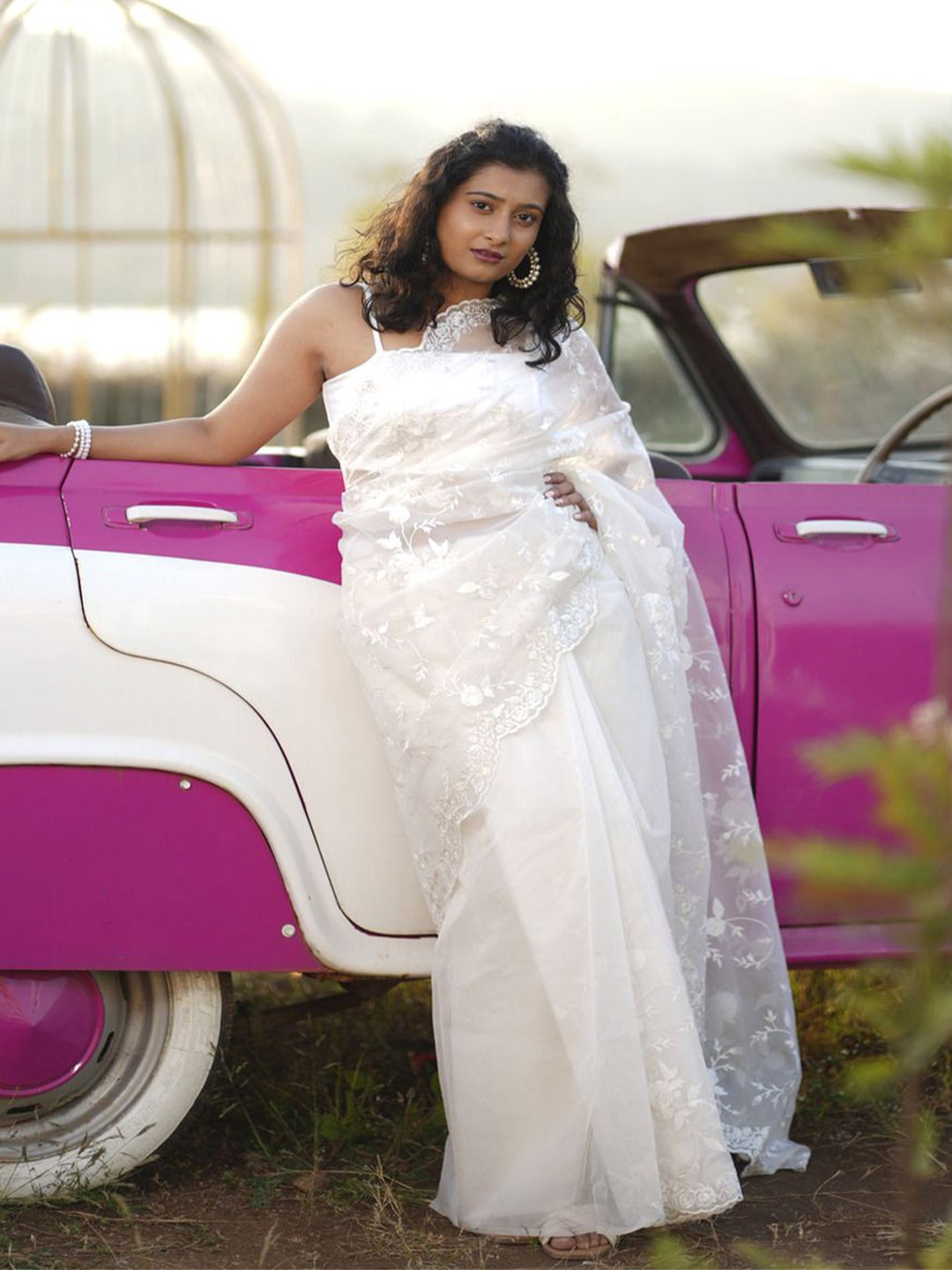 

arunima weaves Floral Zari Organza Saree, White