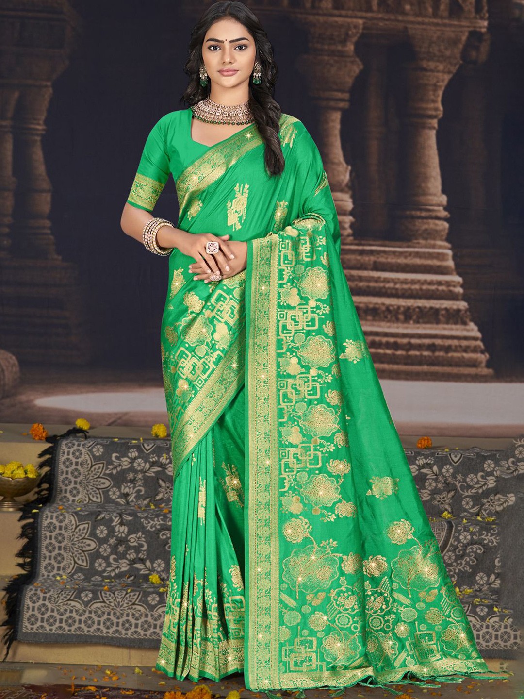 

SANGAM PRINTS Woven Design Zari Tussar Saree, Green