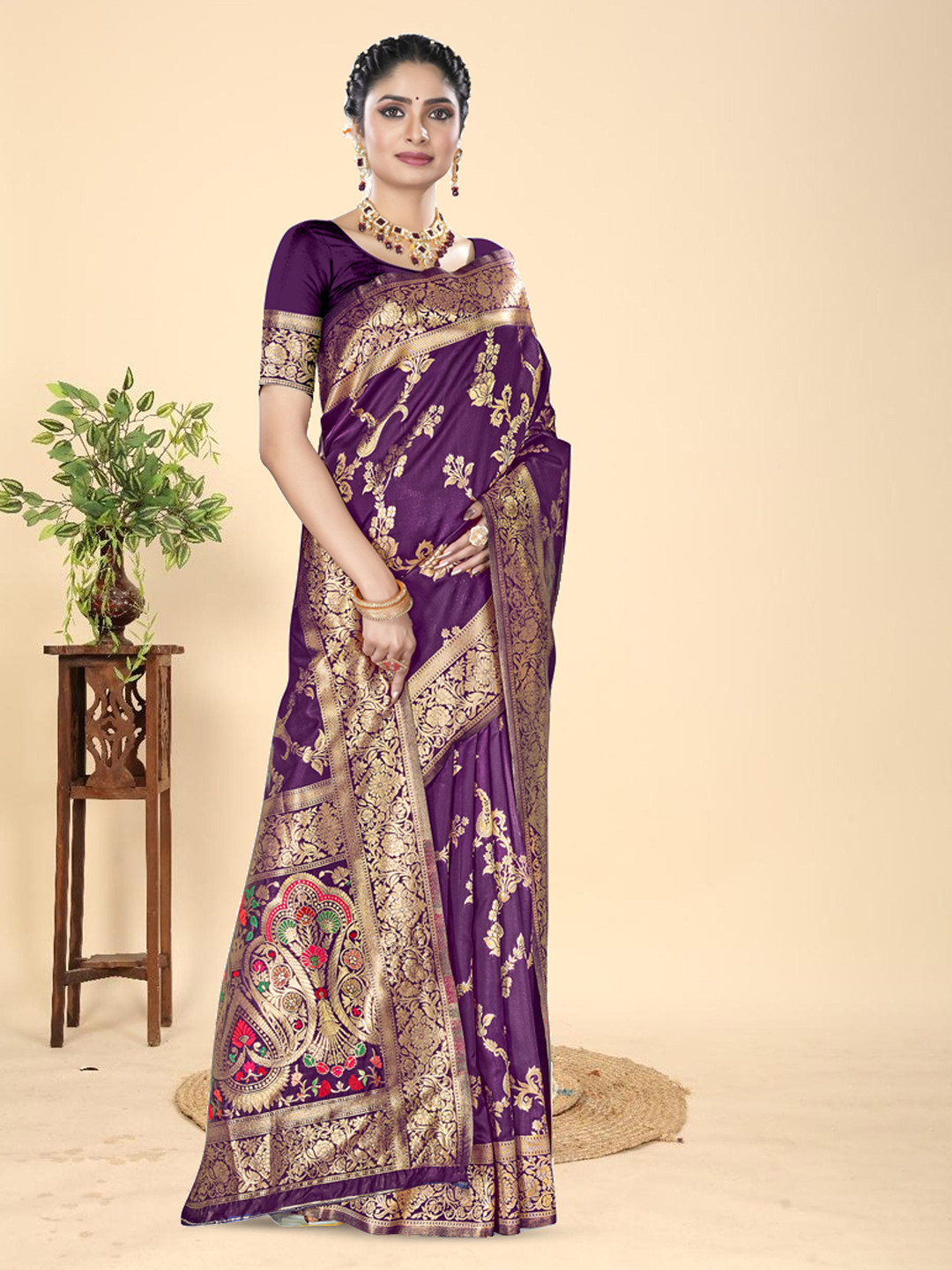 

GARIYA Floral Zari Silk Blend Banarasi Saree, Burgundy